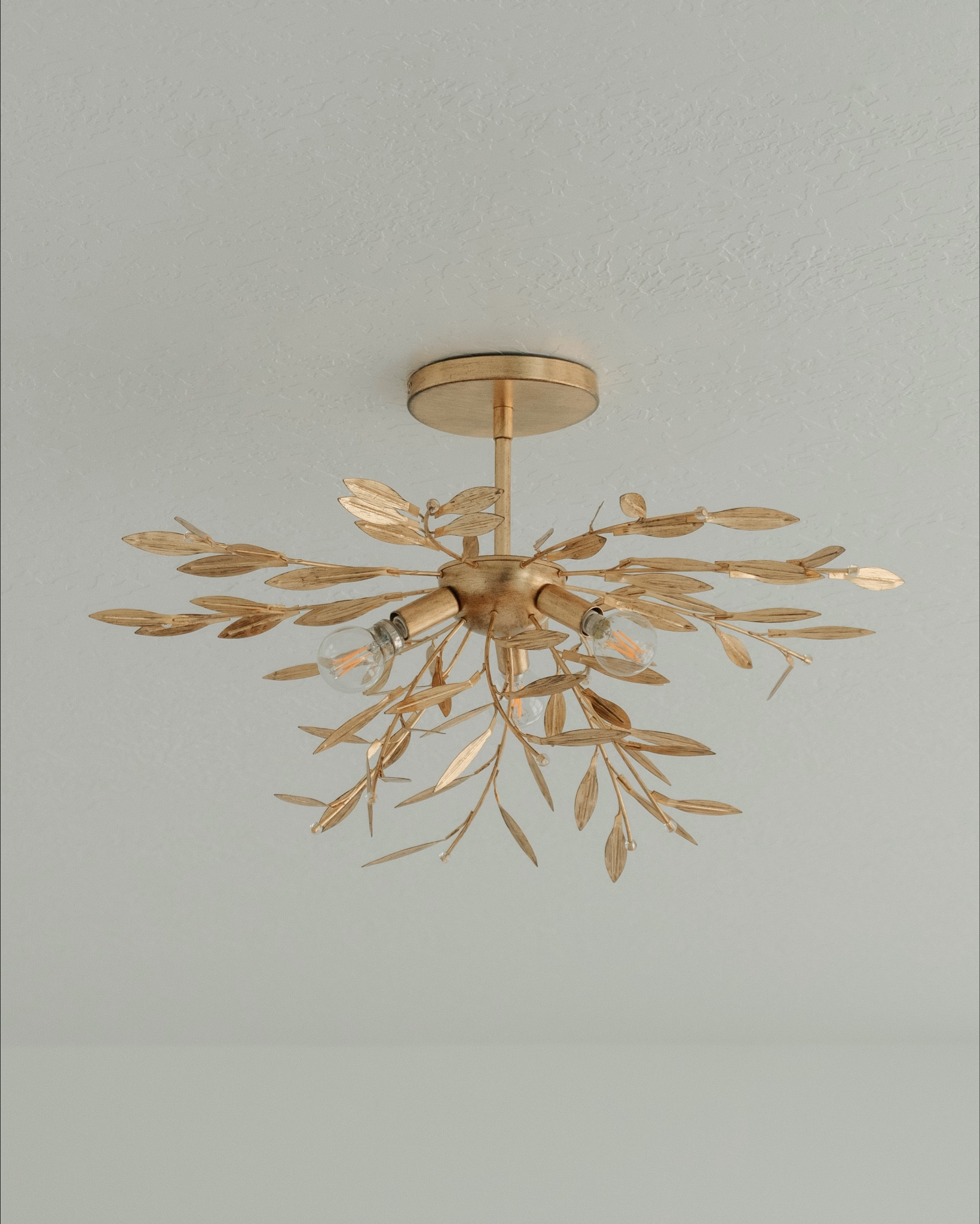 Gorgeous Anthro willow leaf semi- flush mount! 😍 In love! 



#LTKhome #LTKxMadewell #LTKwedding