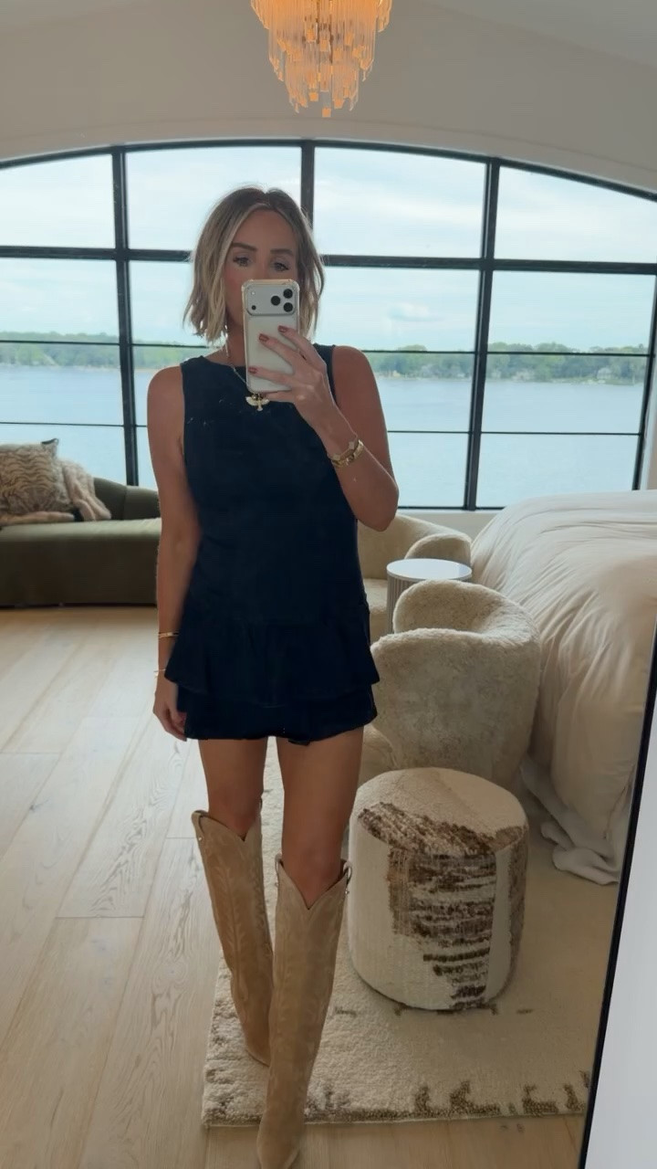 Must have denim dress for fall 🍂✨ wearing a size medium

#LTKSeasonal #LTKootd #LTKdayinmylife