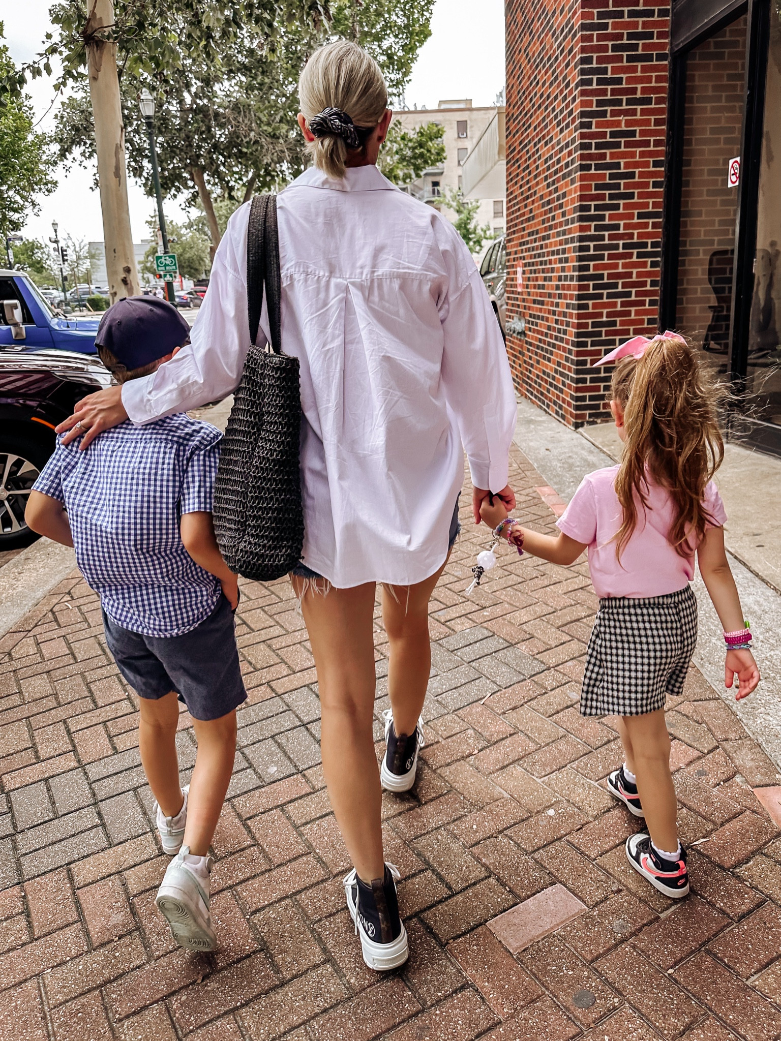Casual outfit, Levi’s shorts, black woven tote , shoes are LV and shirt is Zara

#LTKFindsUnder100