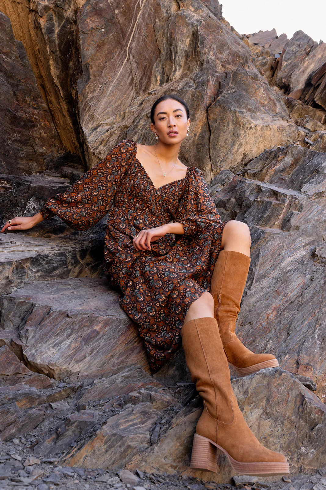 Averie Floral Midi Dress in Navy - böhme | Böhme US