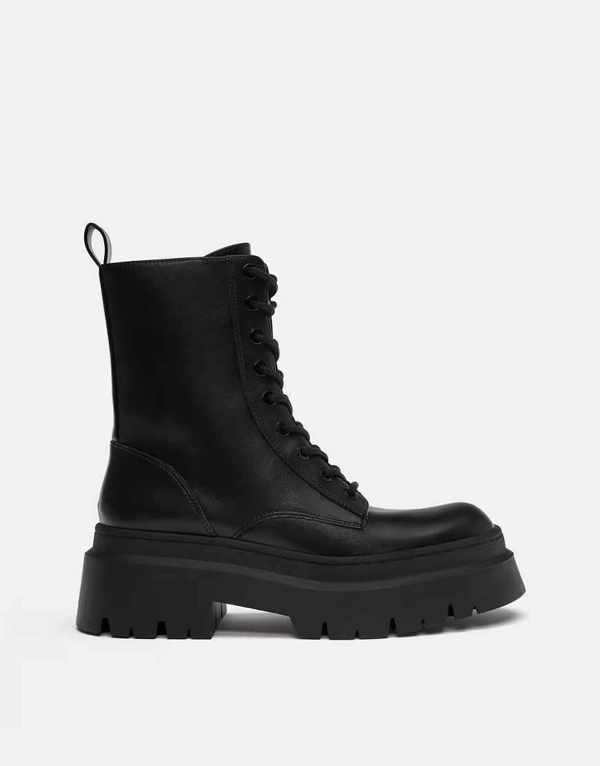 Pull&Bear Lace-up flat ankle boots in black | ASOS (Global)