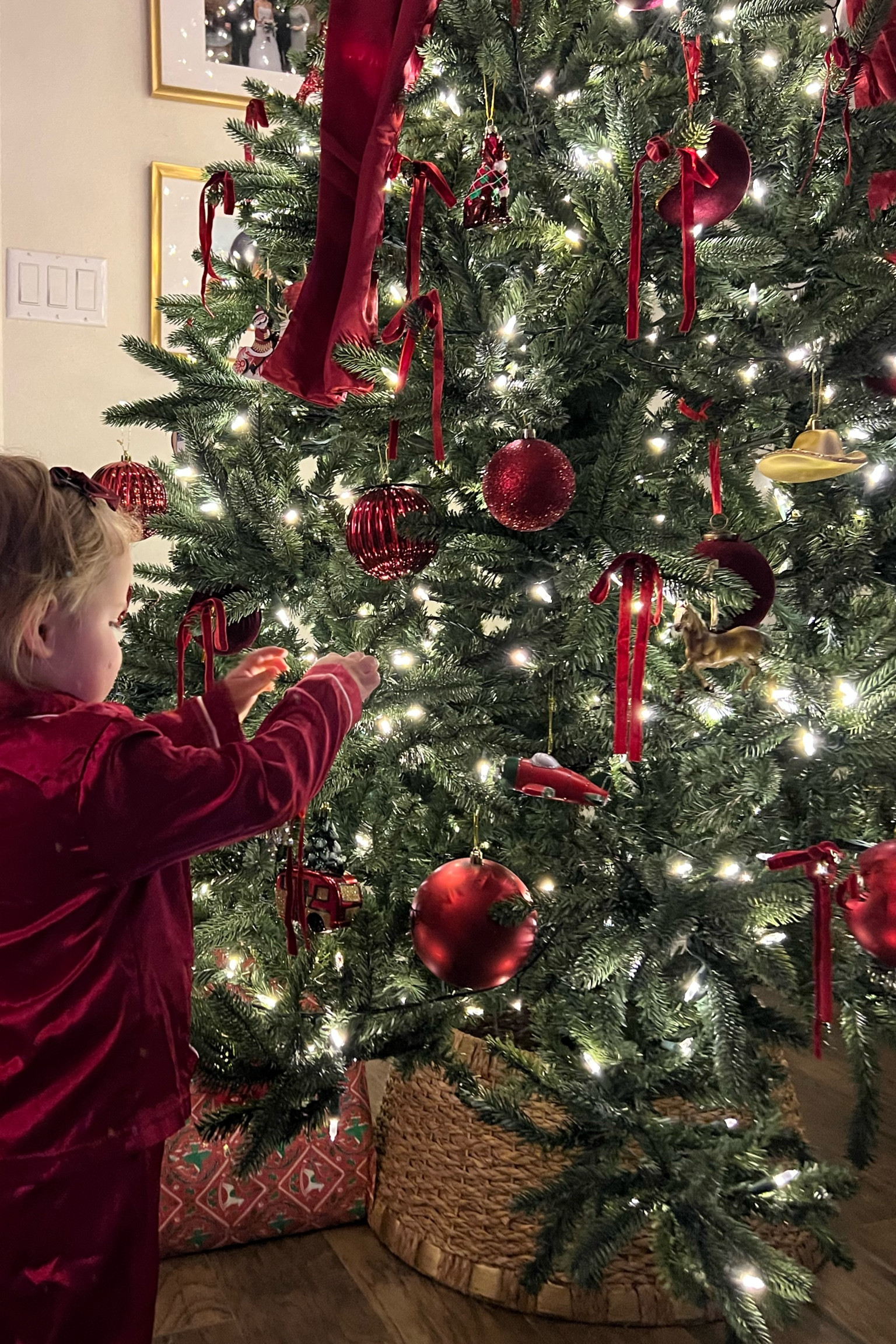 Silk toddler christmas pjs 
Christmas red ornaments 
Velvety bows 
Amazon finds

#LTKSeasonal #LTKHoliday #LTKKids