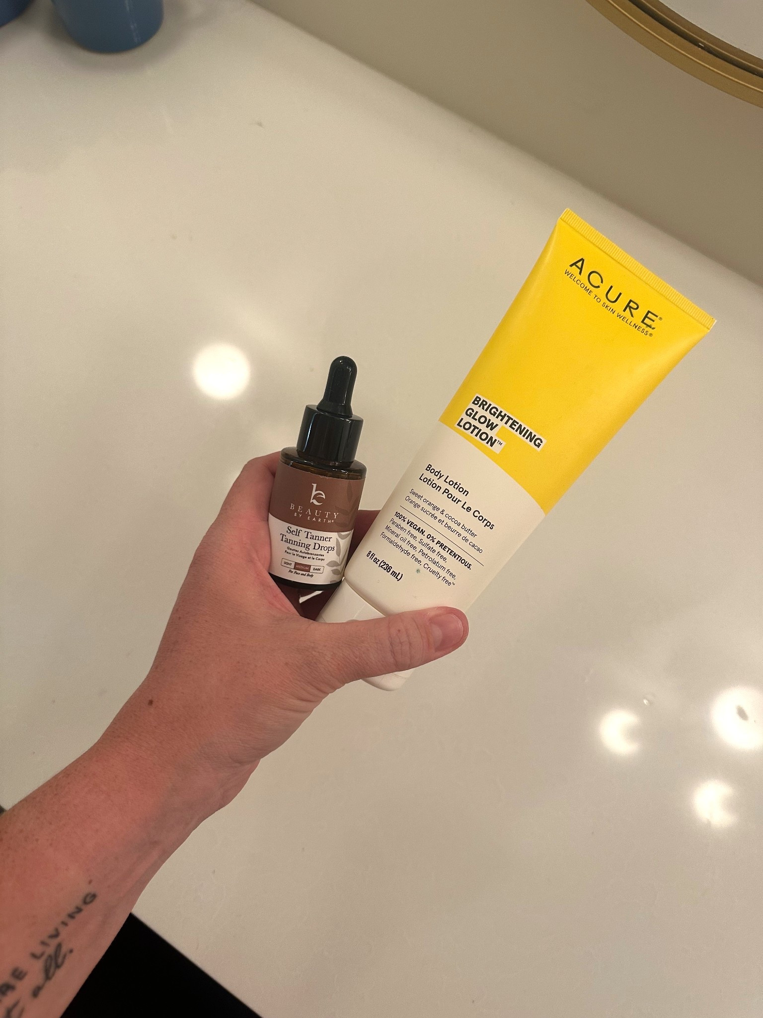 Fav self tanning combo. Completely non-toxic & works SEAMLESSLY 👏🏼 I just add drops of the tanning serum into my lotion and apply post shower!