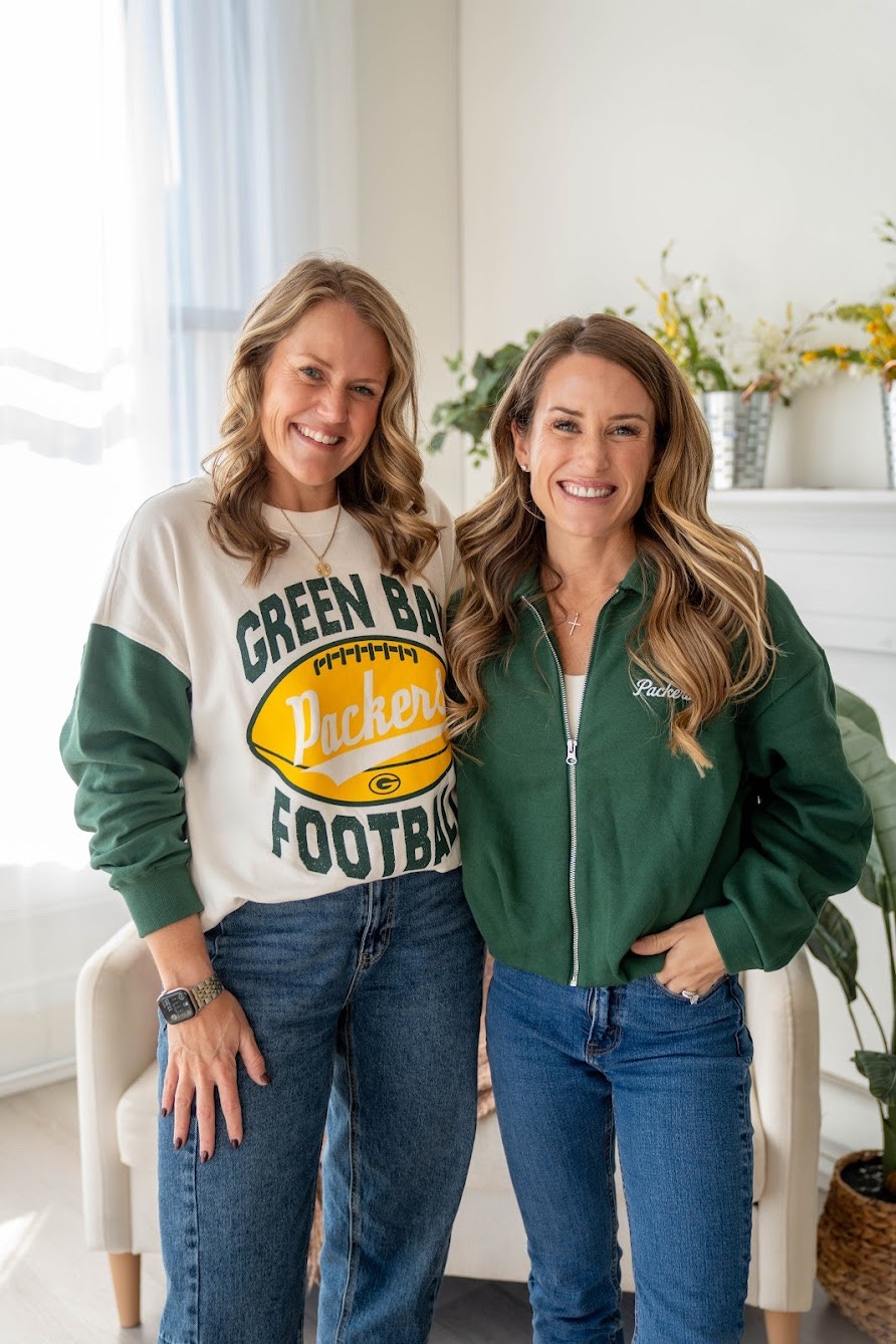 Game day outfit ideas! 🏈

Green Bay Packers  football season  football game  sweatshirt  jeans  casual outfit