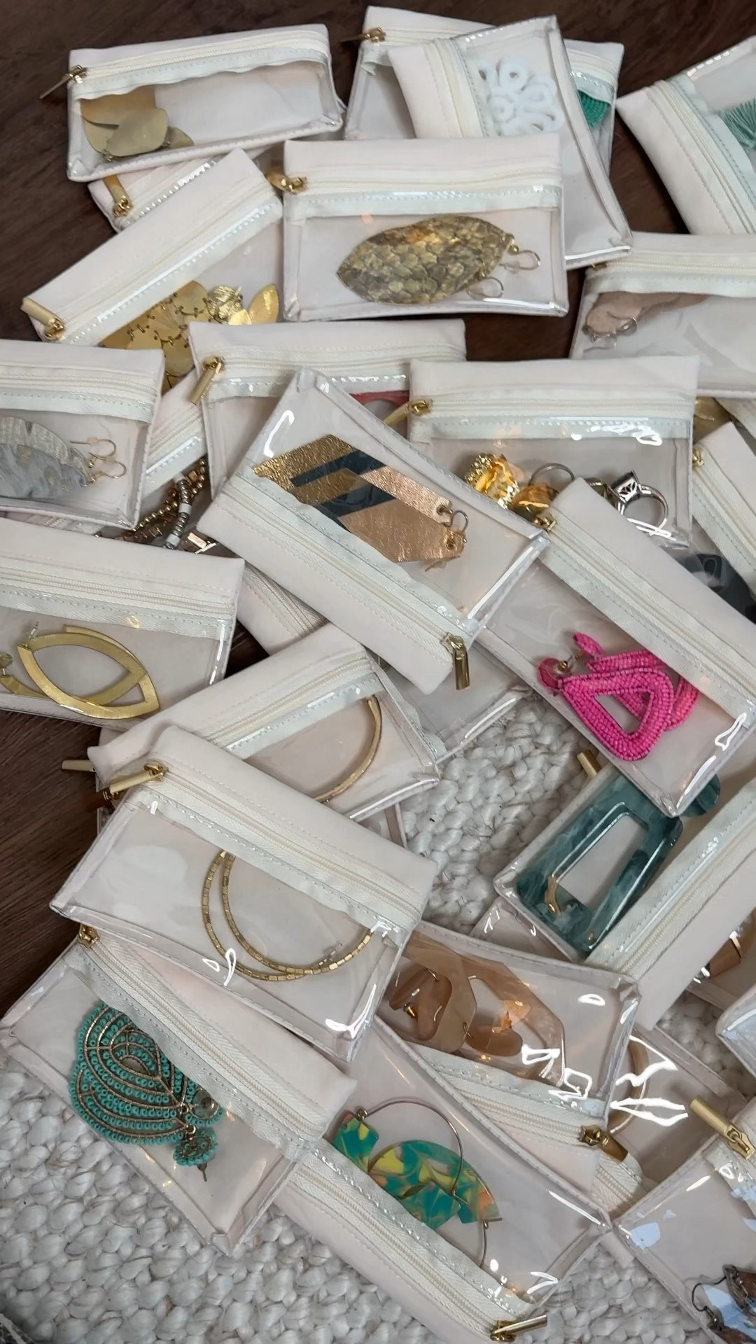 My NEW way to store my JEWELRY for everyday & travel!! ✈️🧳  

#LTKVideo #LTKfindsunder50 #LTKtravel