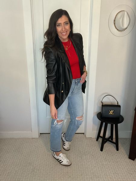 Sharing a quick #OOTD from yesterday.  This was my ‘worship leader’ look…a little edgy mixed with sporty.  



#LTKstyletip #LTKover40 #LTKshoecrush