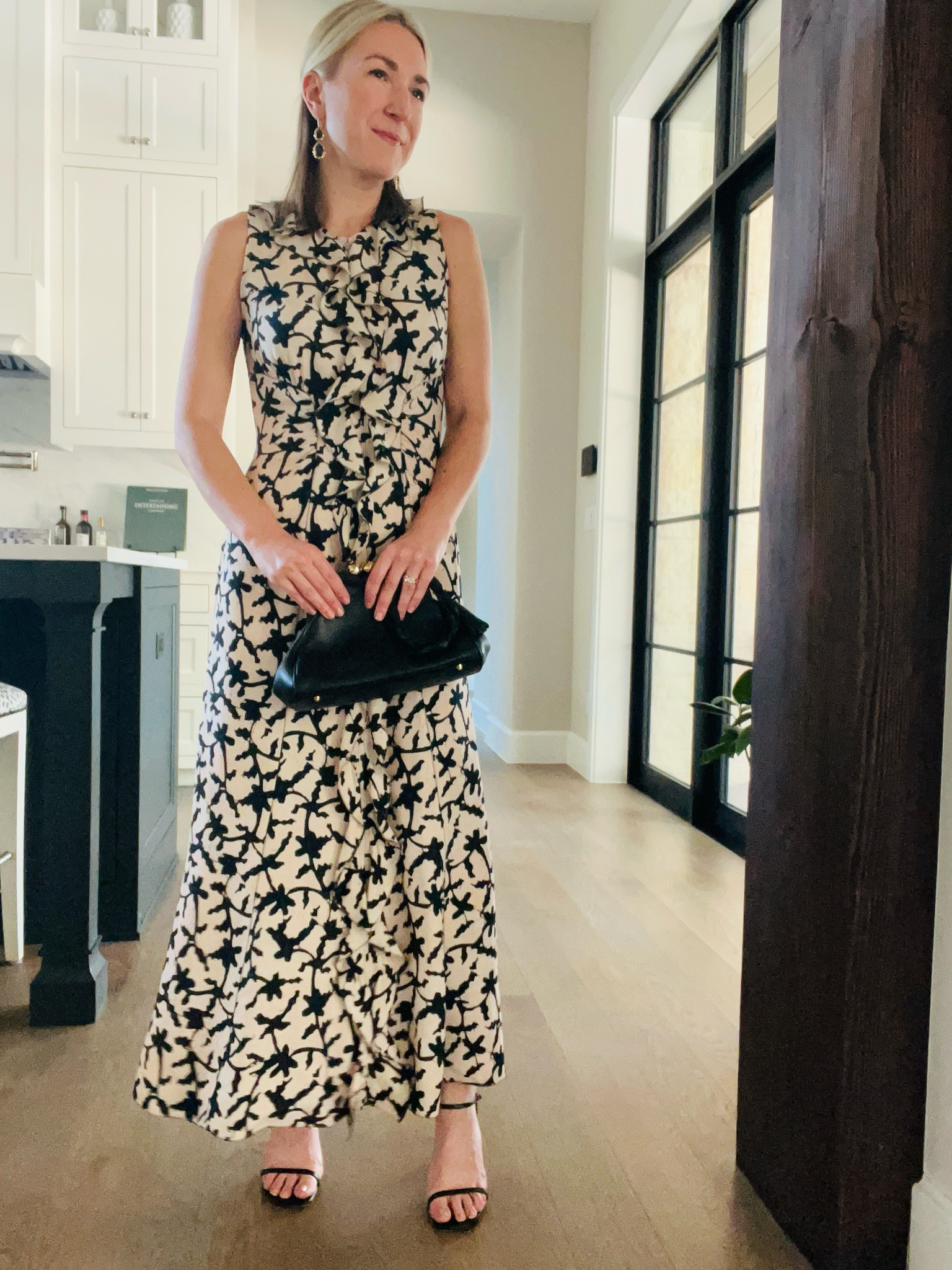 This dress 🖤💙 

True to size and super versatile! Planning to wear wear well into the cool months with a cashmere cardigan and knee high boots!