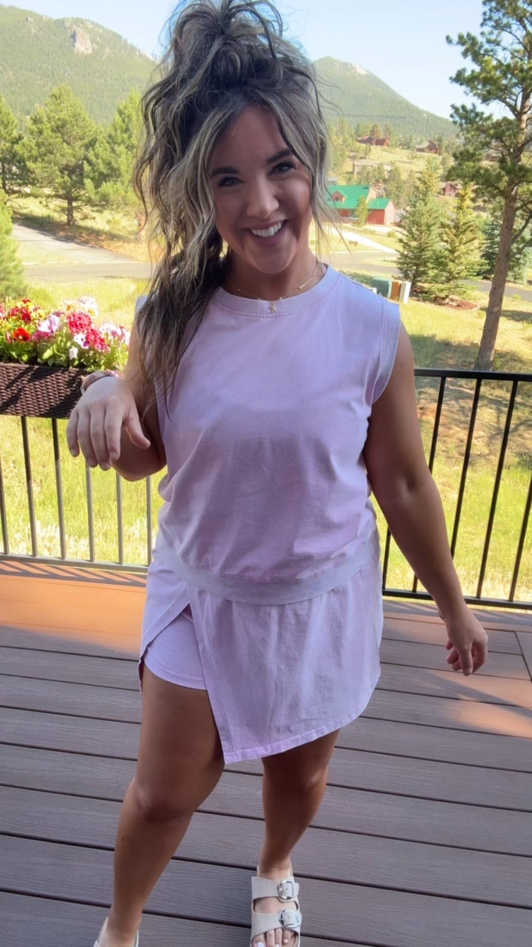 In a large. Sandals are tts. 

#LTKActive #LTKFindsUnder50 #LTKMidsize