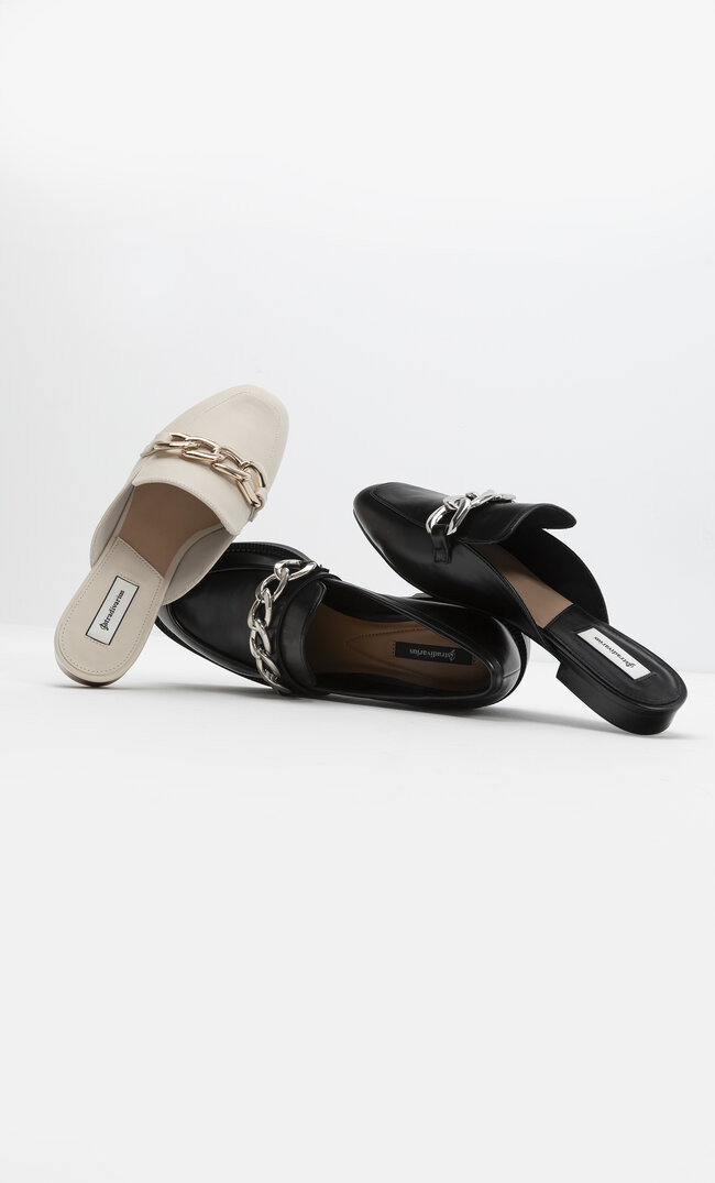 Mules with detail | Stradivarius (UK)