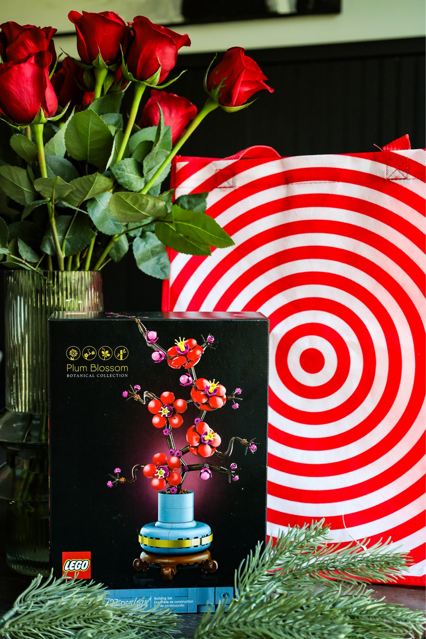 #AD Give the gift of calm this holiday season with LEGO. I actually fell in love LEGO putting them together with Dakota. If you didn't know it there are some pretty cool sets for adults like this LEGO Icons Plum Blossom Flower Décor Display Set that also looks good as a decor piece. I paired it with a cozy blanket, a candle to set the vibes, a glass and a yummy drink to set the scene for the perfect evening to unwind and relax. Grab this set and check out all the other options available at @Target.
#TargetFinds #Toys #TargetPartner #Target 