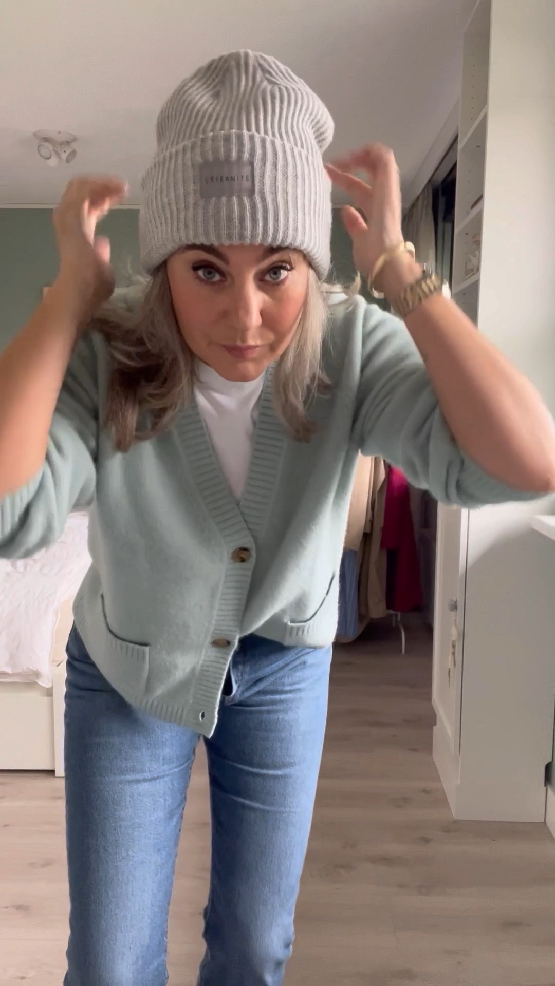 30 days of fall outfits 

Supima cotton t-shirt, soufflé knitted soft turquoise cardigan, Levi’s 501 blue jeans, ruffle socks, Birkenstock Boston clogs, grey hat, wireless bra and Chloe perfume. 

#LTKover40 #LTKeurope #LTKmidsize