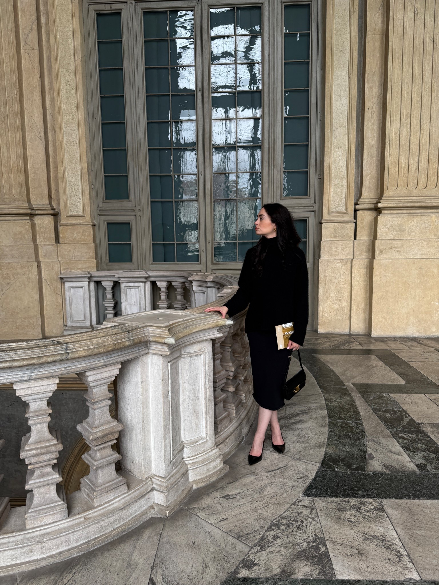 Sweater: Massimo Dutti
Dress: Zara
Heels: Via Spiga
Bag: Celine

#LTKtravel