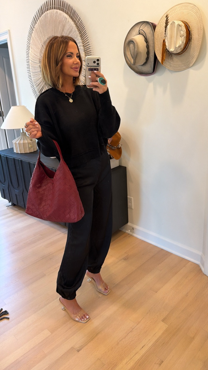 code BETSY40 works for vici cropped sweater, satin joggers, and woven bag ♥️

#LTKootd #LTKSaleAlert #LTKSeasonal