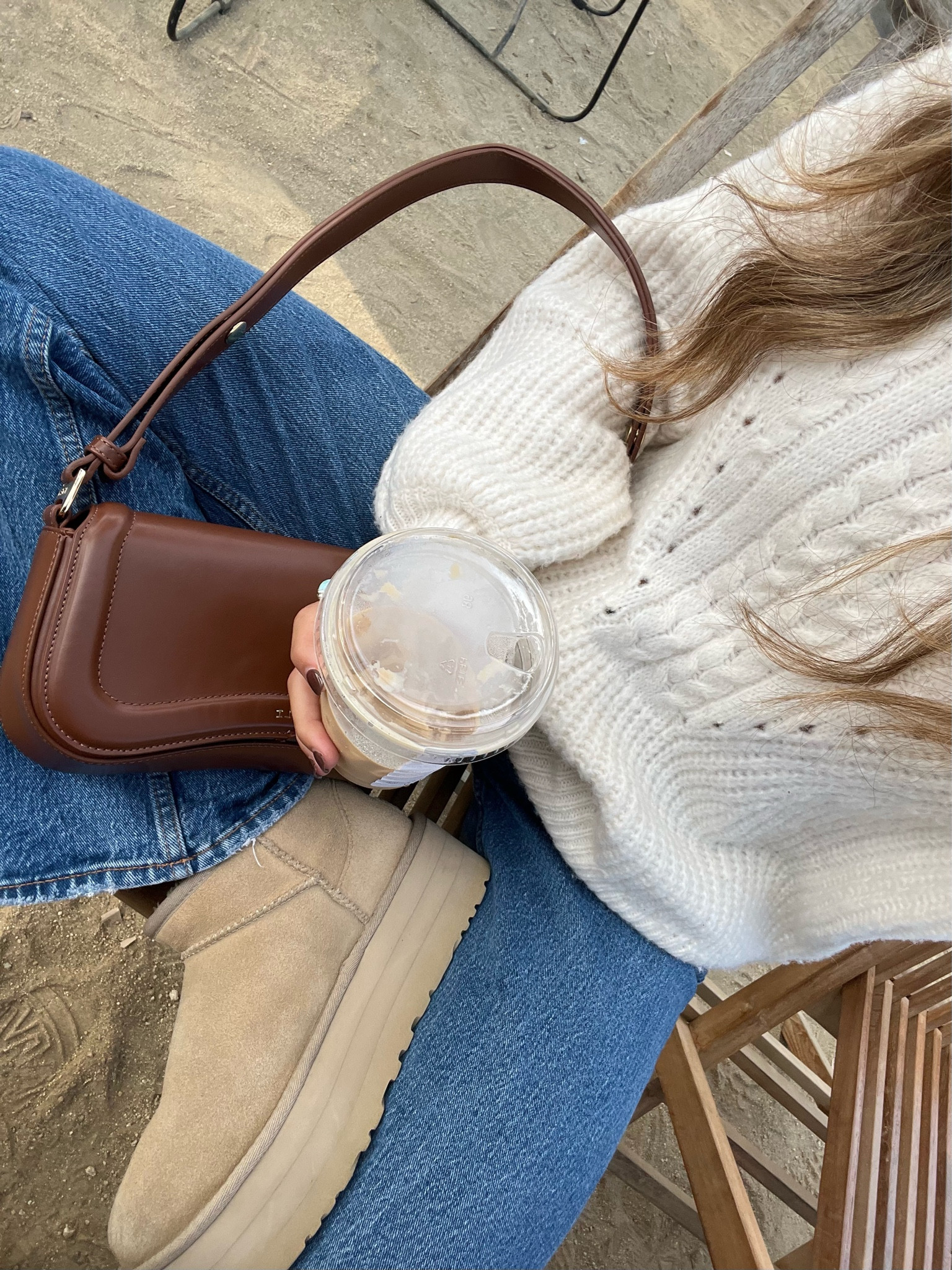 jeans + purse 🤍