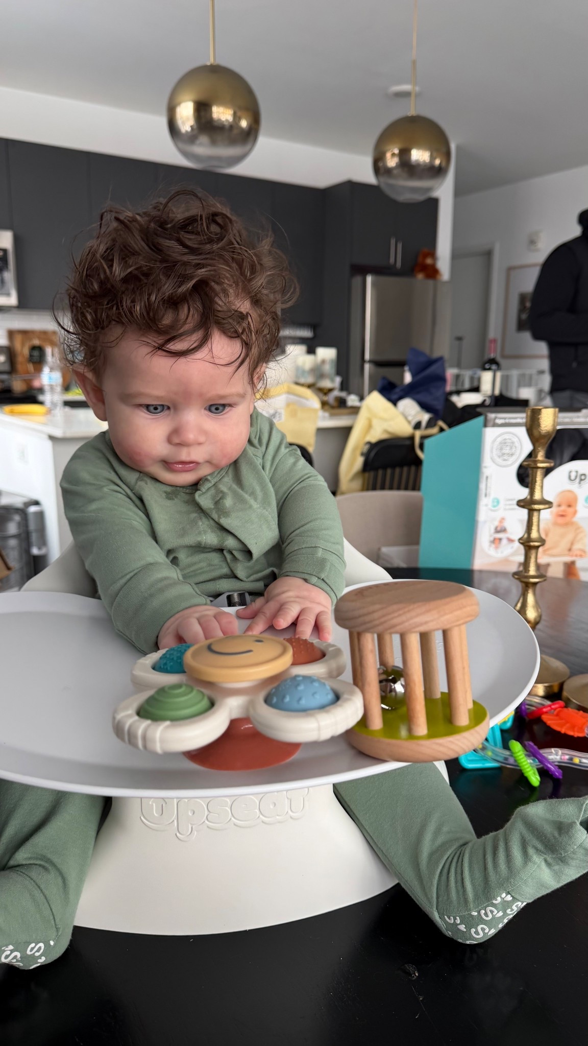 Baby’s table chair 