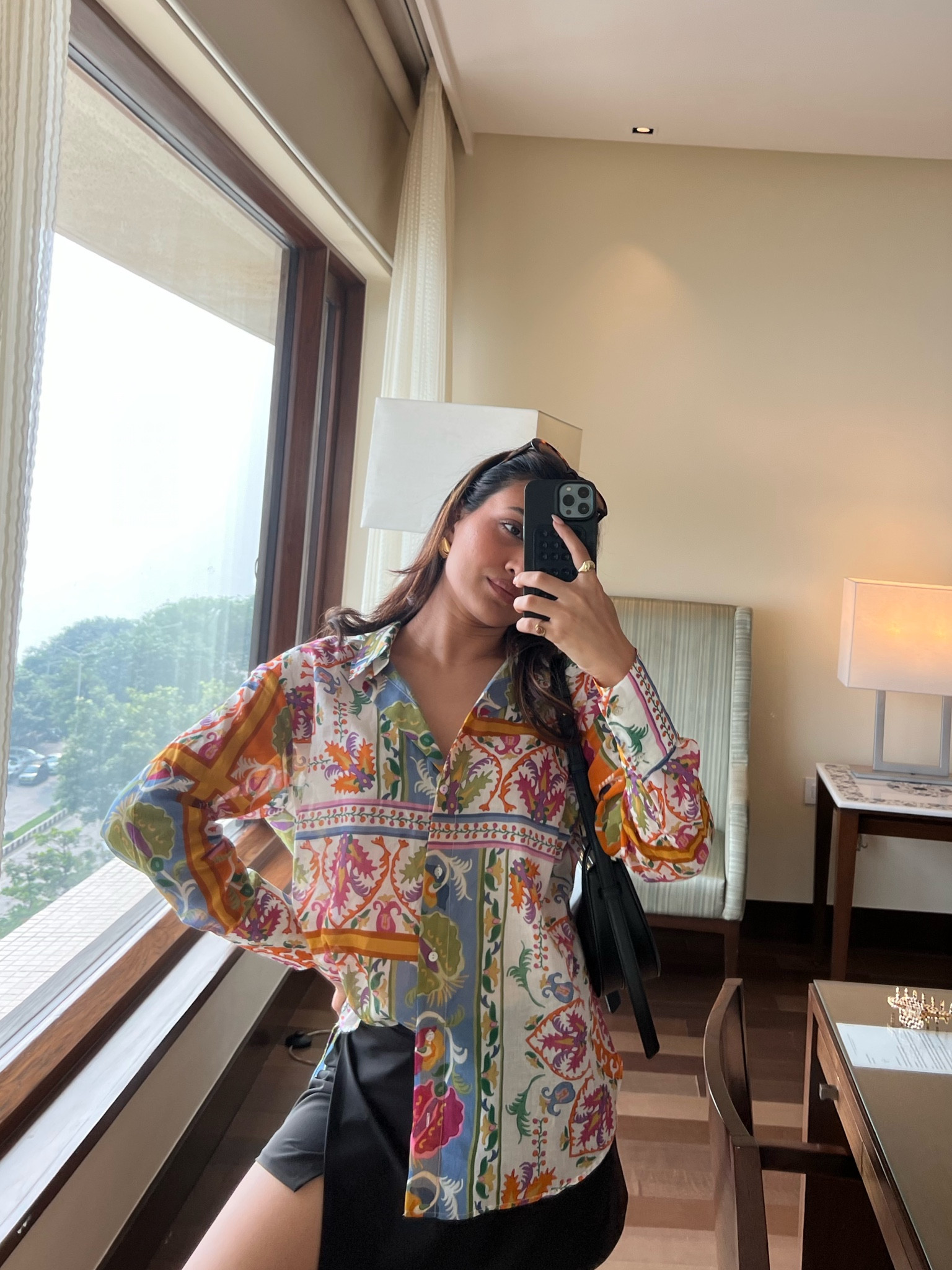 I’m wearing a size 4. I like it a little loose fitted. Perfect for India or Europe travels. LOVEE