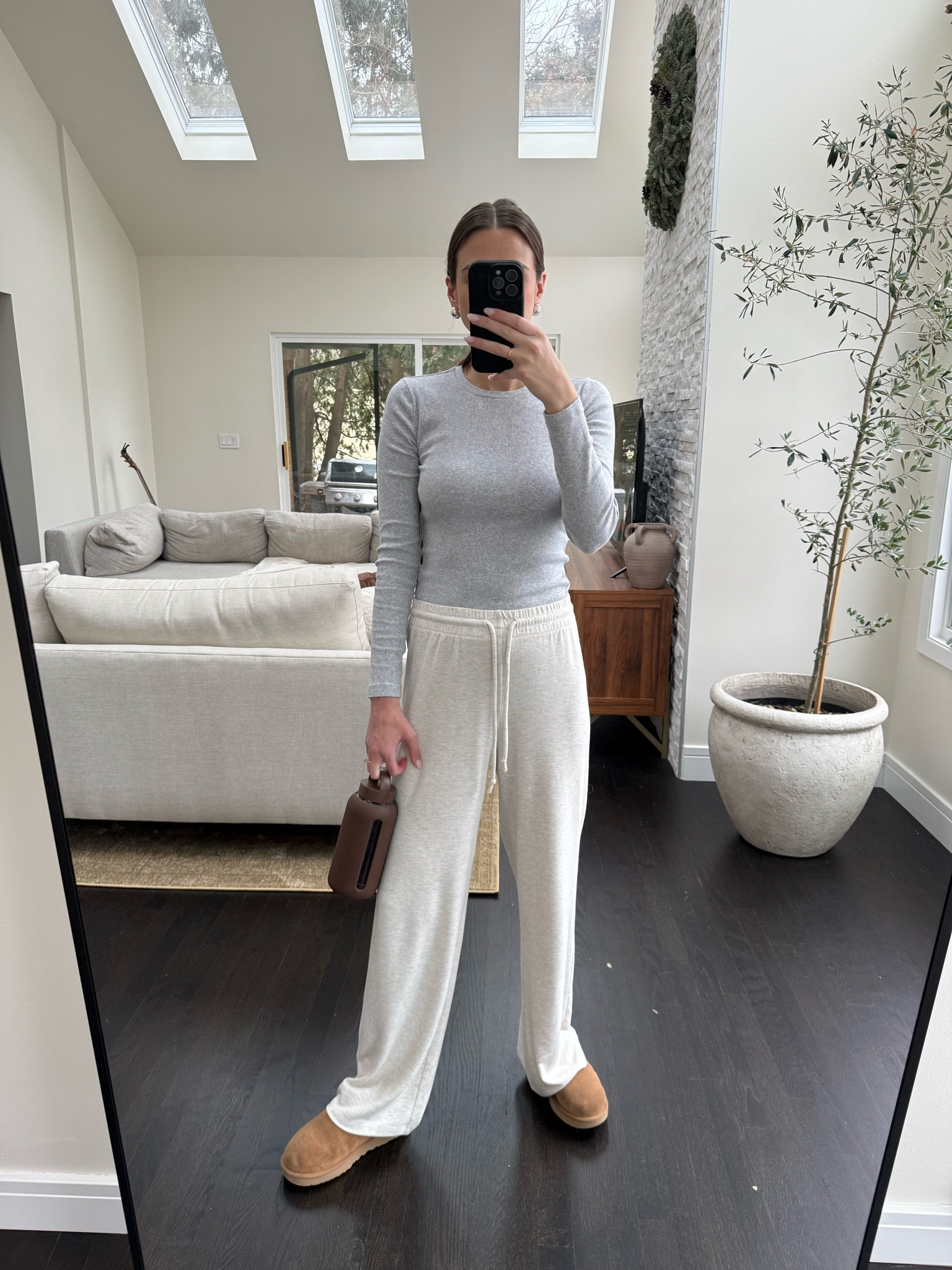 A realistic mom outfit when you’re at home all day. 

#LTKStyleTip #LTKFindsUnder100