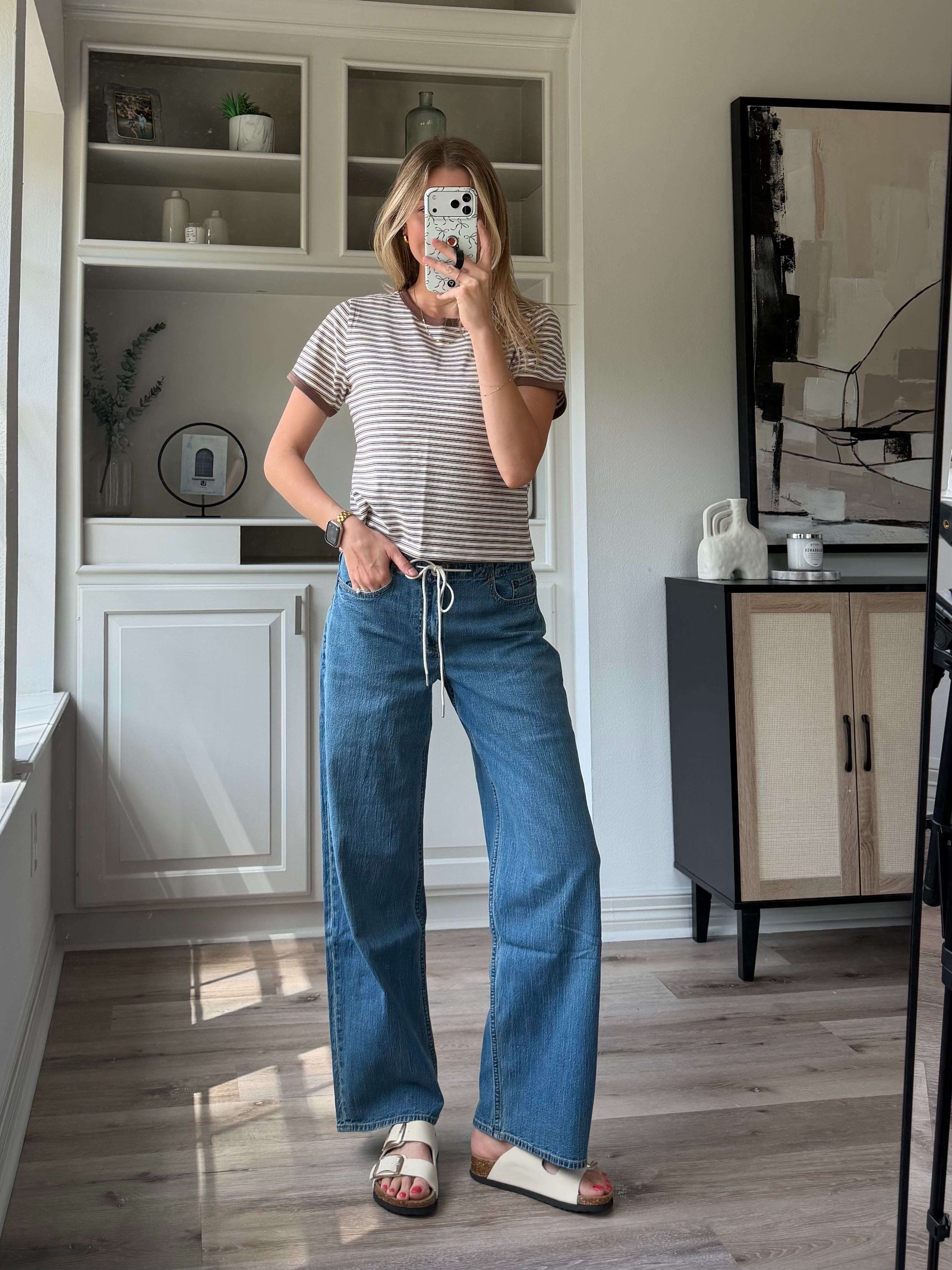Cutie casual mom outfit! S in tee and 26 in jeans  

 