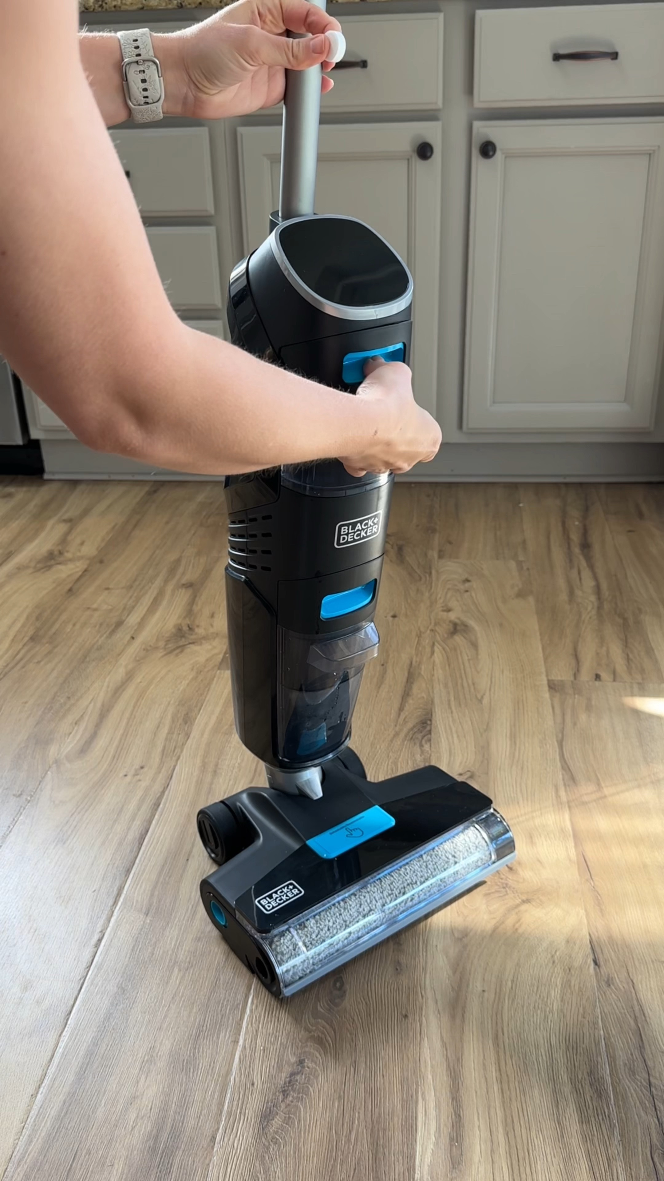 Cleaning just got so much easier with this thing. Kids, dogs, kitchen cooking—this thing is going strong 🤌