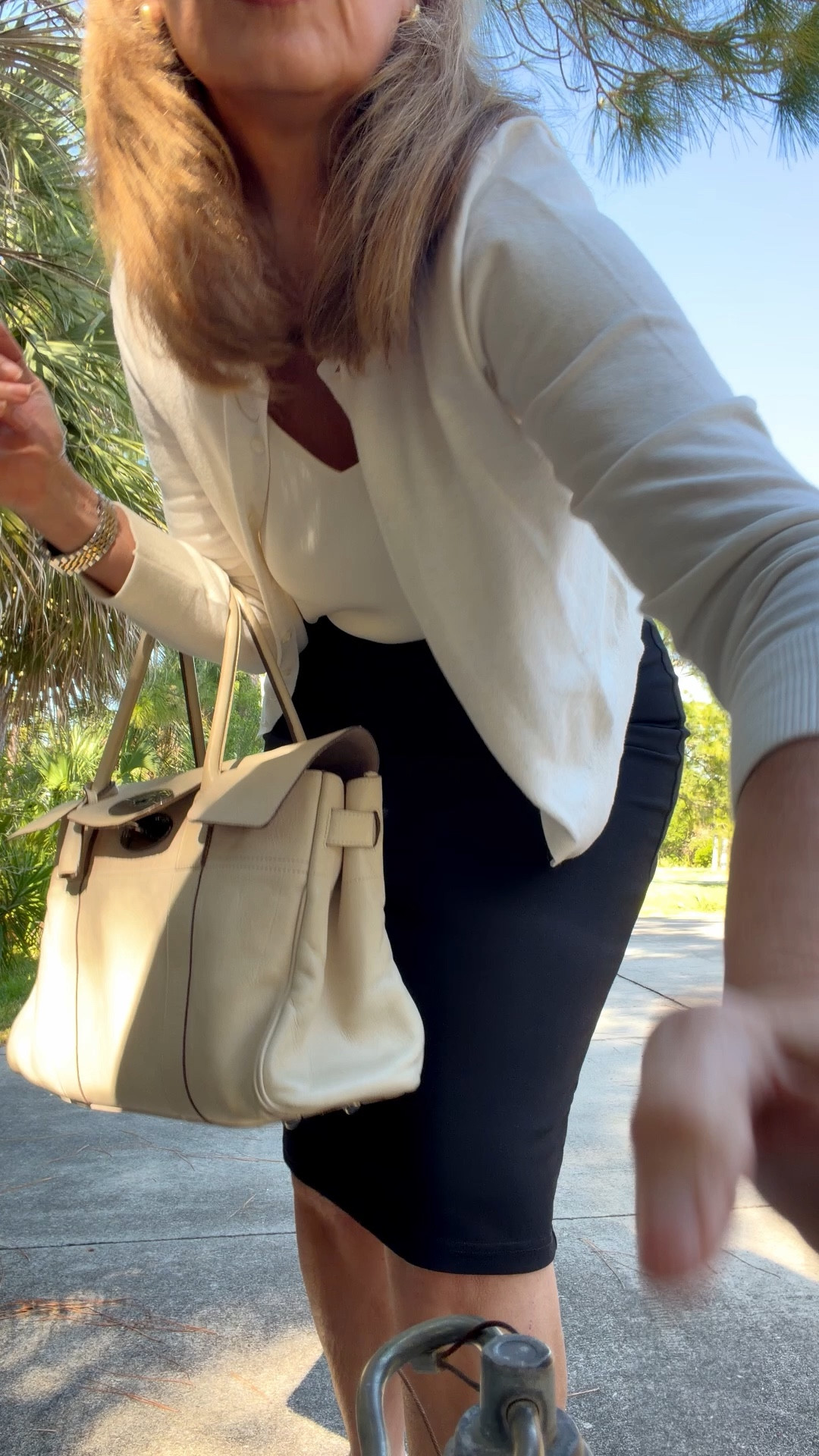 Elevated, effortless, and forever chic 🤍

A classic silk-feel blouse paired with a tailored black midi skirt is my go-to when I want to look polished without overthinking it. The neutral tote + oversized sunnies add that understated luxury feel that always works.

This is one of those outfits you can wear from coffee → meetings → dinner and still feel put together.

I’m 5’10” for reference — the midi length is perfect for a tall, elongated silhouette.

Everything is linked on my LTK ✨

#LTKStyle #QuietLuxury #ClassicChic #EffortlessStyle

#LTKOver40 #LTKOver40 #LTKTall #LTKMidsize