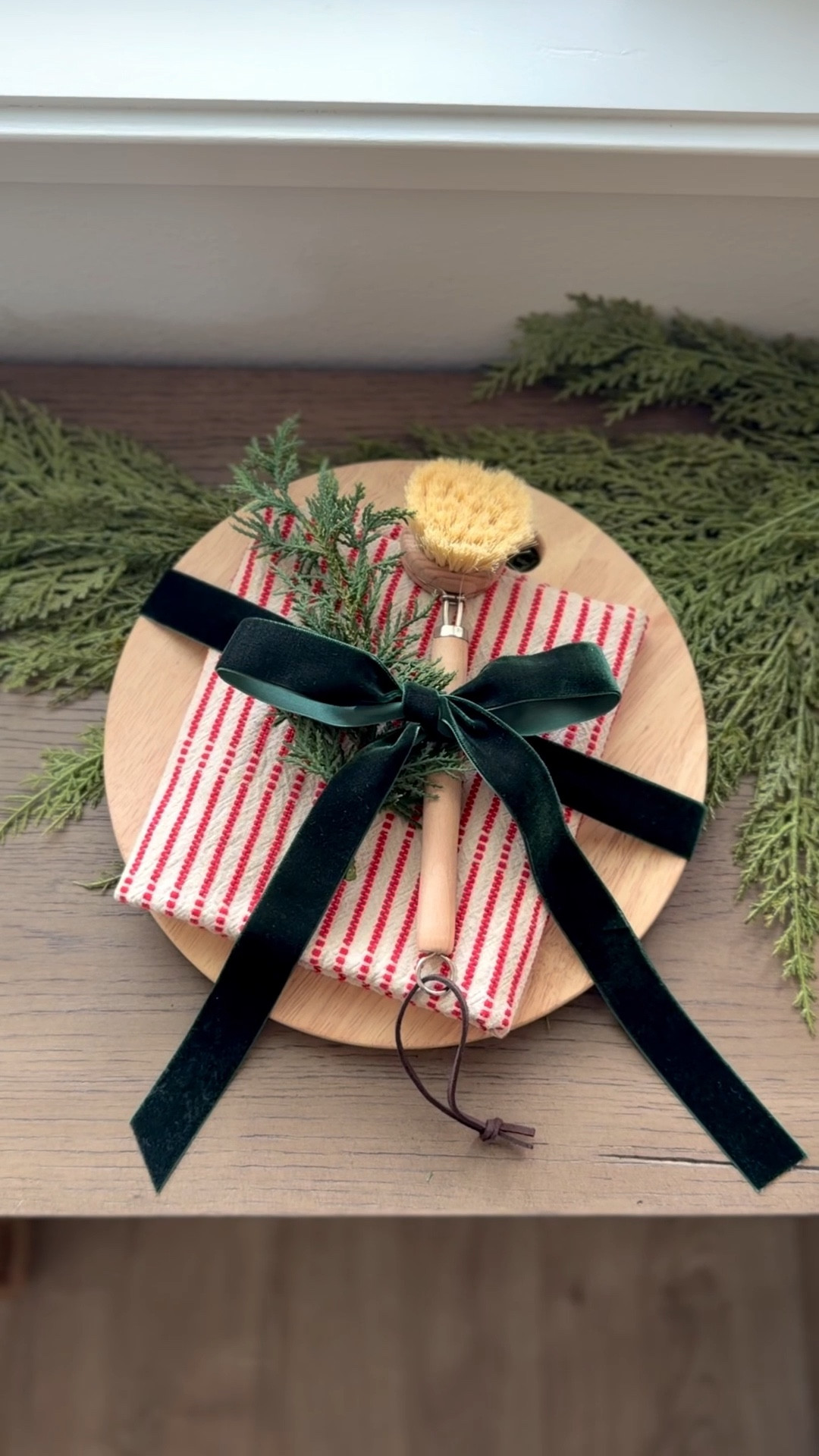 😍♥️ Cute and easy gift idea! This $10 wood serving board is so tiny and cute. Pair with any dish towel and a wood dish brush (you could add hand soap too). Top with greenery and ribbon!

#holidaygift #holidaygifting #giftidea #giftunder25 #holidaygiftideas

#LTKHoliday #LTKGiftGuide #LTKFindsUnder50