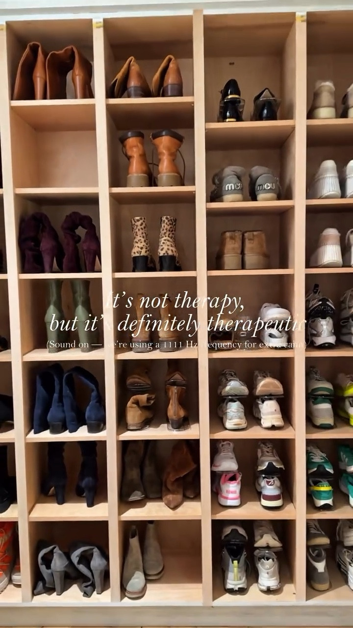 You know that feeling when your closet finally makes sense?

When every piece has its place and getting dressed feels easy again?

💆‍♀️ It’s not therapy, but it sure feels like it.

Closet organization | shoe organizer

#professionalorganizer #hercloset #closetorganizer #conciergeservices