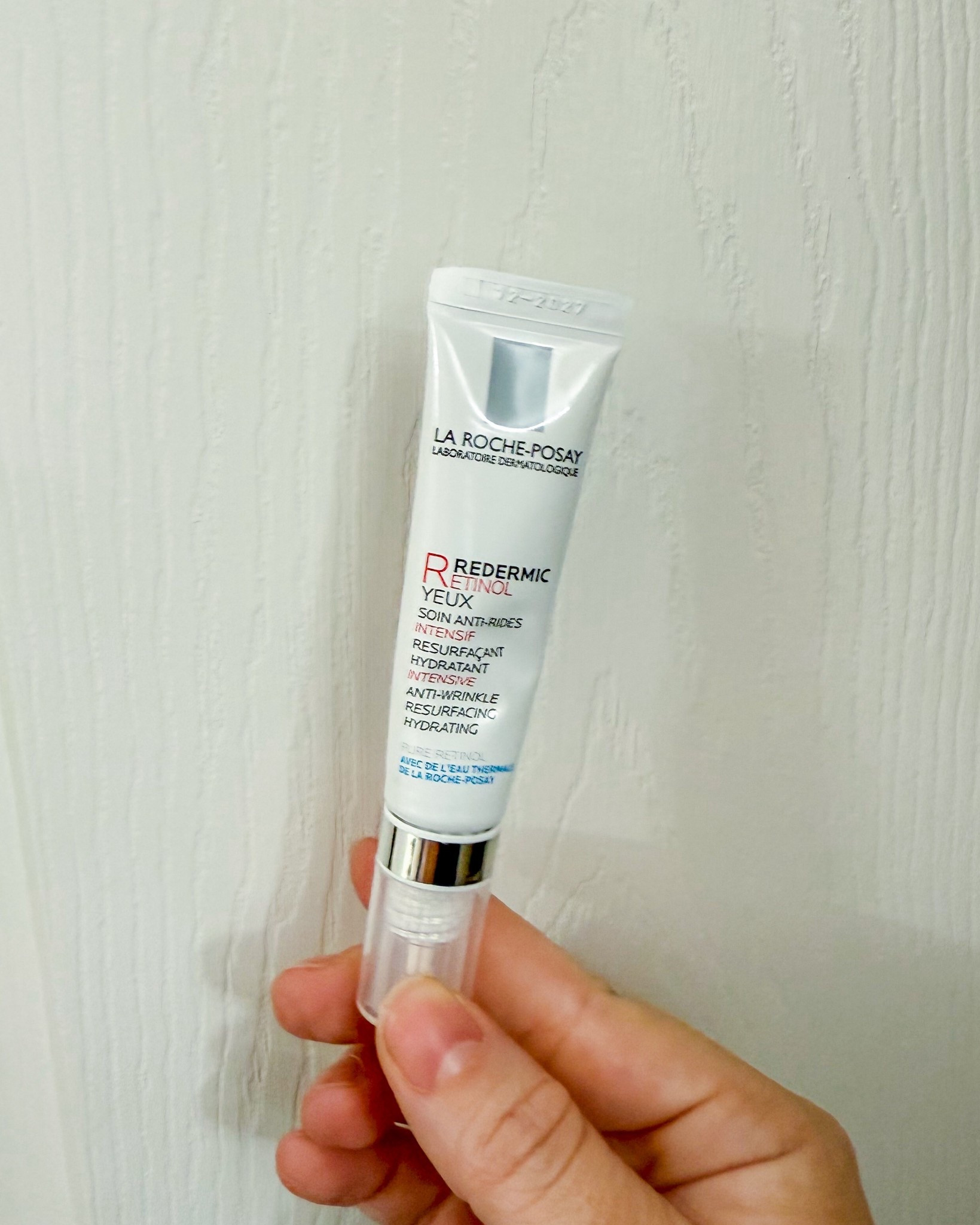 La Roche-Posay Redermic R Eyes Retinol Eye Cream, Anti-Aging Eye Cream to Reduce Wrinkles and Dark Circles With Pure Retinol and Caffeine