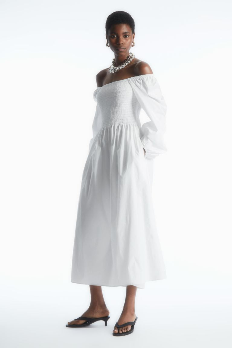 SCHULTERFREIES MIDIKLEID MIT GESMOKTEM OBERTEIL | H&M (DE, AT, CH, NL, FI)