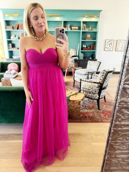 Strapless tulle gown for such a great price. This color is absolutely gorgeous. We love how Allison styled- with gold jewelry and chic straight hair. Dress is tts, Allison in a medium. 




Wedding guest dress
Event dress
Full length gown

#LTKover40 #LTKparties #LTKSeasonal