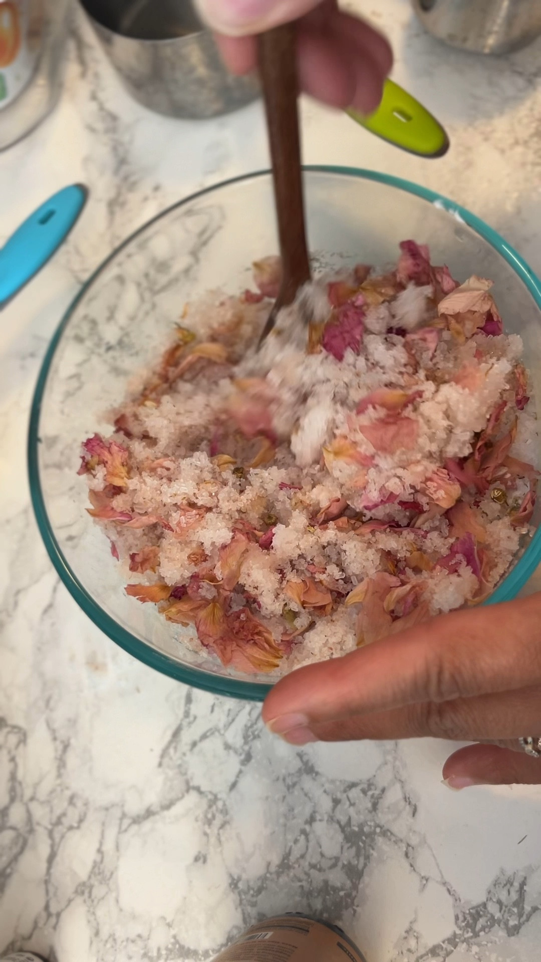 It’s super simple to make your own bath soaks at home. Not a rose fan- cool switch it to make it what you want! Add dried lemon or orange peels, use lavender, or go against the grain and do unscented. But just make it non toxic so you can actually relax 🛀 

This is super simple and honestly it took me longer to type this caption than it did to make it 🥴🤣🤷🏽‍♀️

Pink Himalayan salt has anti-inflammatory and skin-calming properties 🧖🏽‍♀️

Roses contains skin-boosting antioxidants and the scent of rose also relieves stress and anxiety 🧘🏽‍♀️ 

Baking soda has cleansing and detoxifying properties that may help to purify your body and boost immunity. It can soothe inflamed skin and reduce irritation and itching. 🙎🏽‍♀️


#LTKBeauty #LTKFamily #LTKVideo