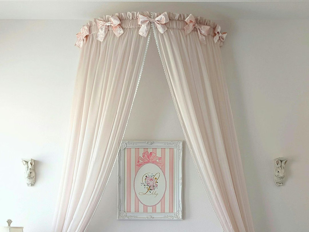 Price:
        €743.83 | Etsy (US)