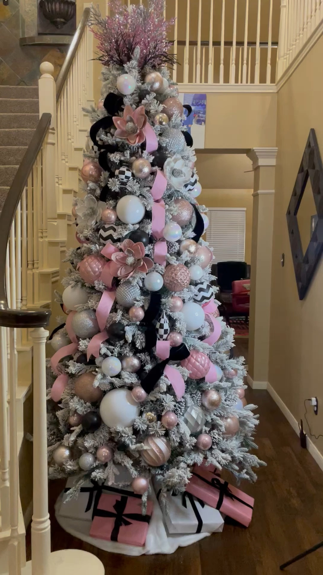 Gorgeous 9 ft flocked pine tree. This tree is full and did not require a lot of fluffing. There’s also minimal shedding  