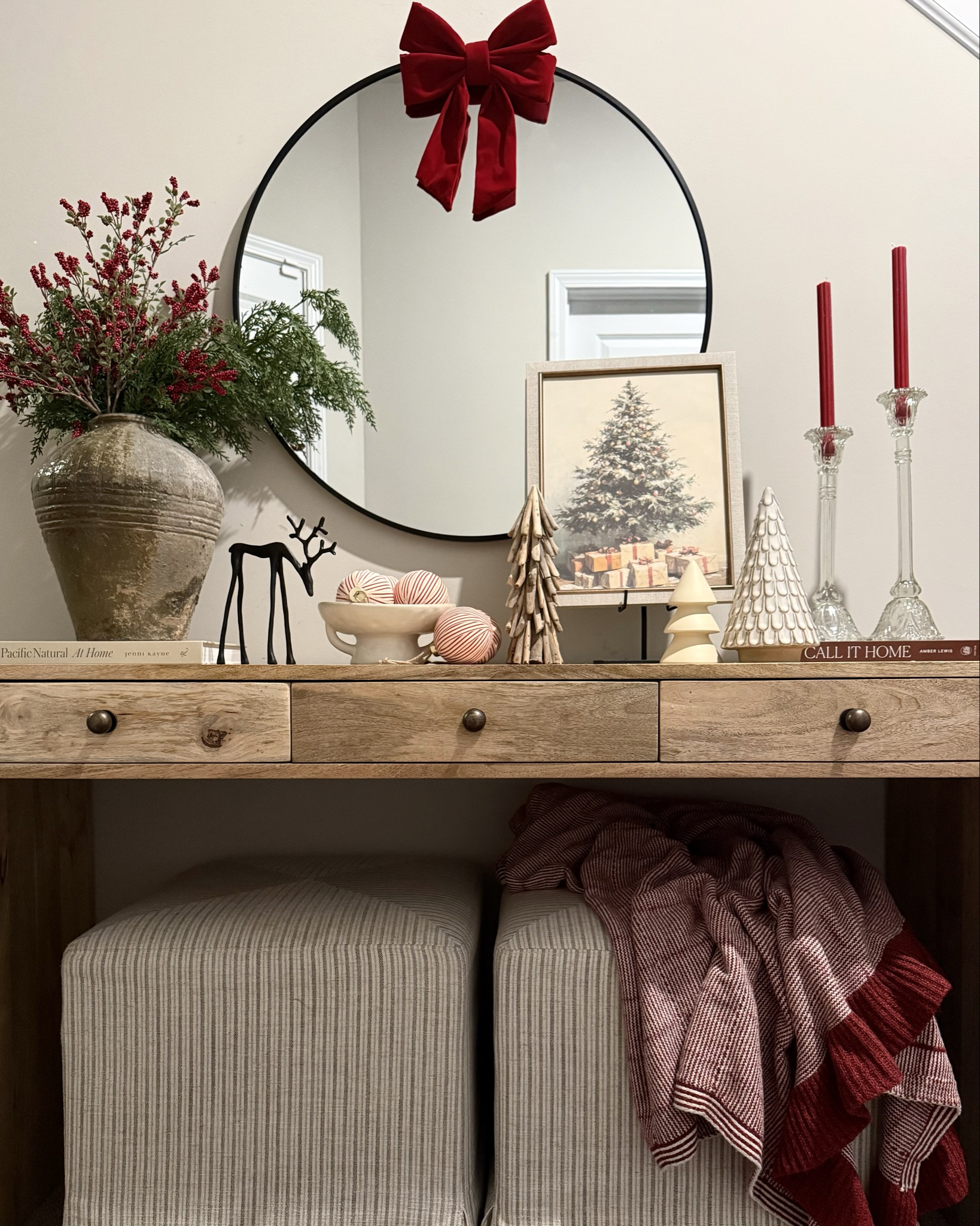 Holiday console table❤️✨

#holidayhome #consoletable #affordabledecor #holidaydecor #holidaystyling #stylinginspo

#LTKHoliday #LTKHome #LTKStyleTip