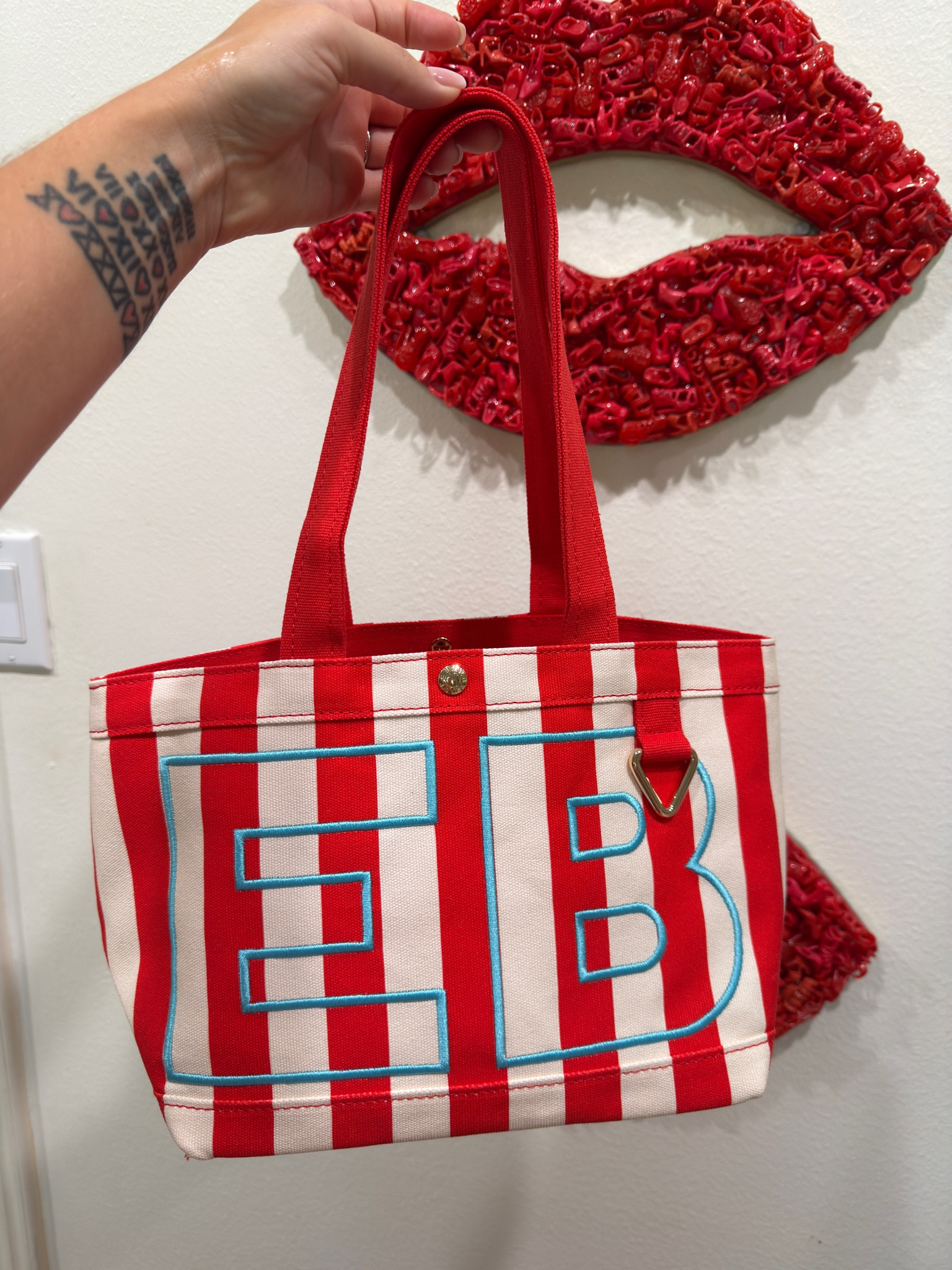 When @baublebar sends you a tote with your own initials on it, that's not a gift, that's a sign. Red stripes, "EB" in the good blue, and a size that's actually going to leave the house with me. 

 