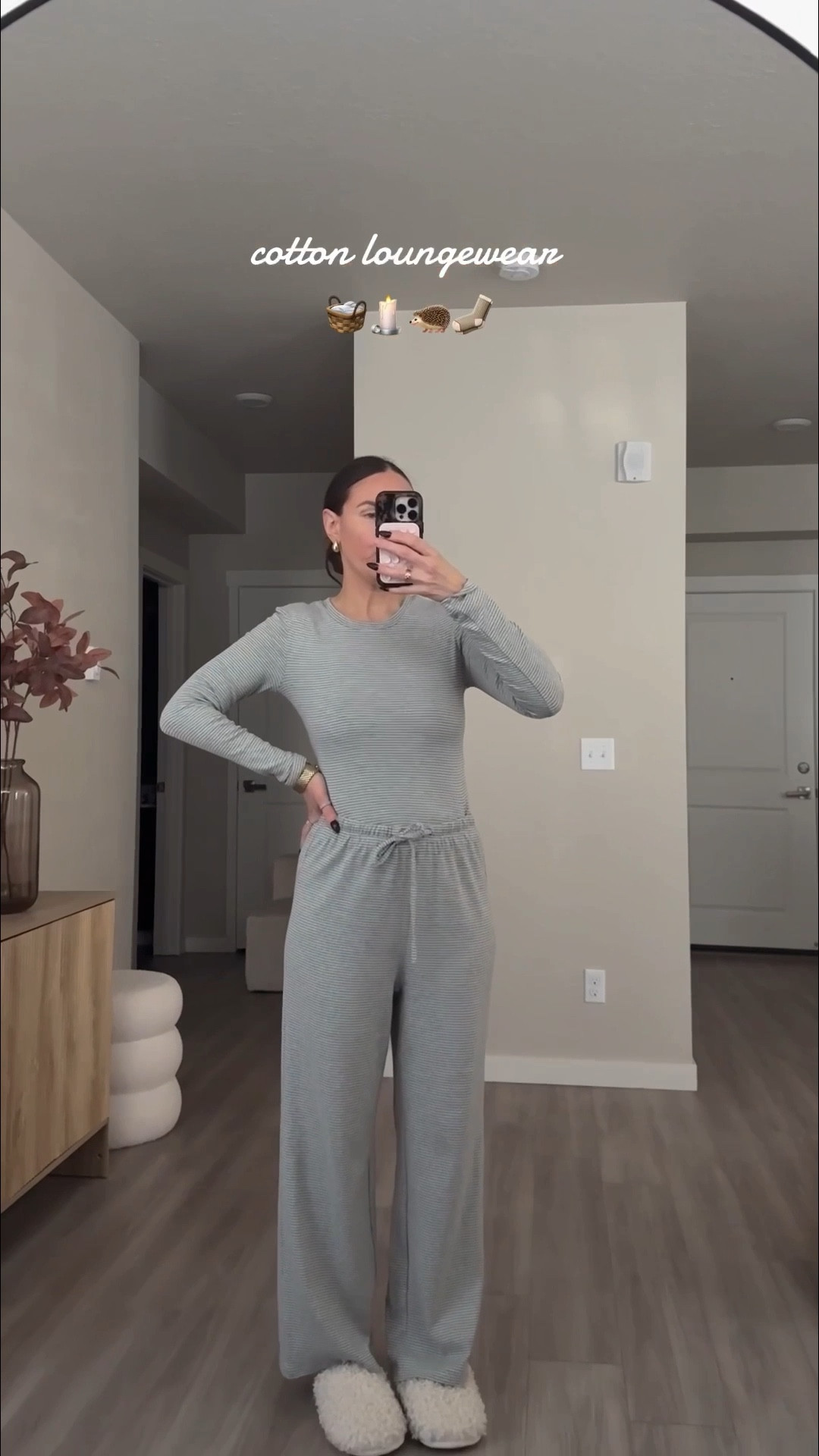 95%cotton.  soft. wide leg palazzo pants. fitte long sleeve shirt.  fremd soft and soooo cozy!!
#loungewear #chyrii