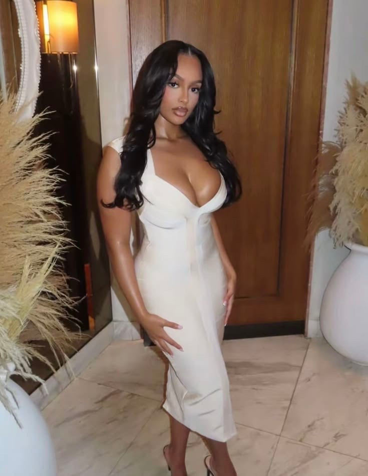 Cream bandage dress 

#LTKBeauty #LTKPetite #LTKSeasonal