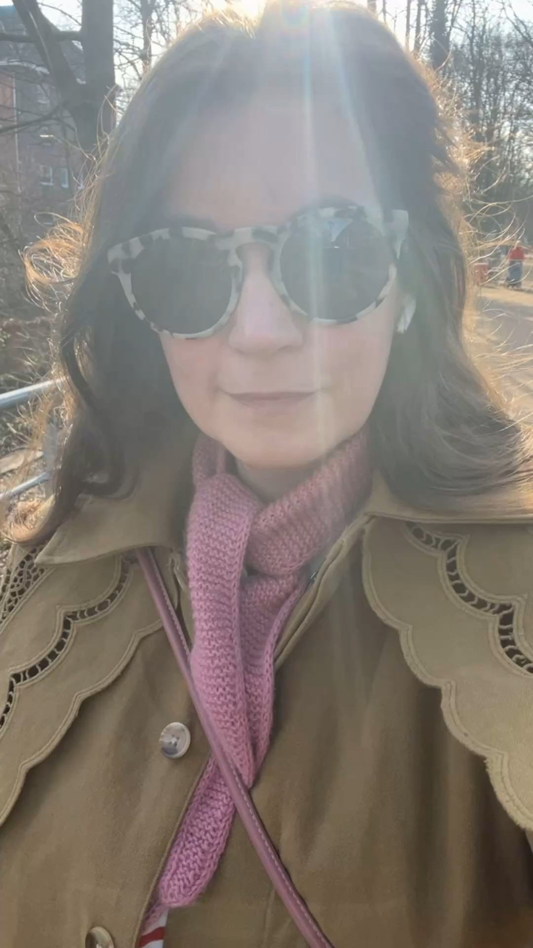 Perfekte Frühlings-Jacke 🌷
Ich lieb sie sehr und hab direkt ein Kompliment von einer anderen Frau bekommen🥰. 
Sophie Scarf: selbst gestrickt, Sonnenbrille: Vivi Mari
#jacke #übergangsjacke #spitze #frühling #springoutfit 

#LTKOver40