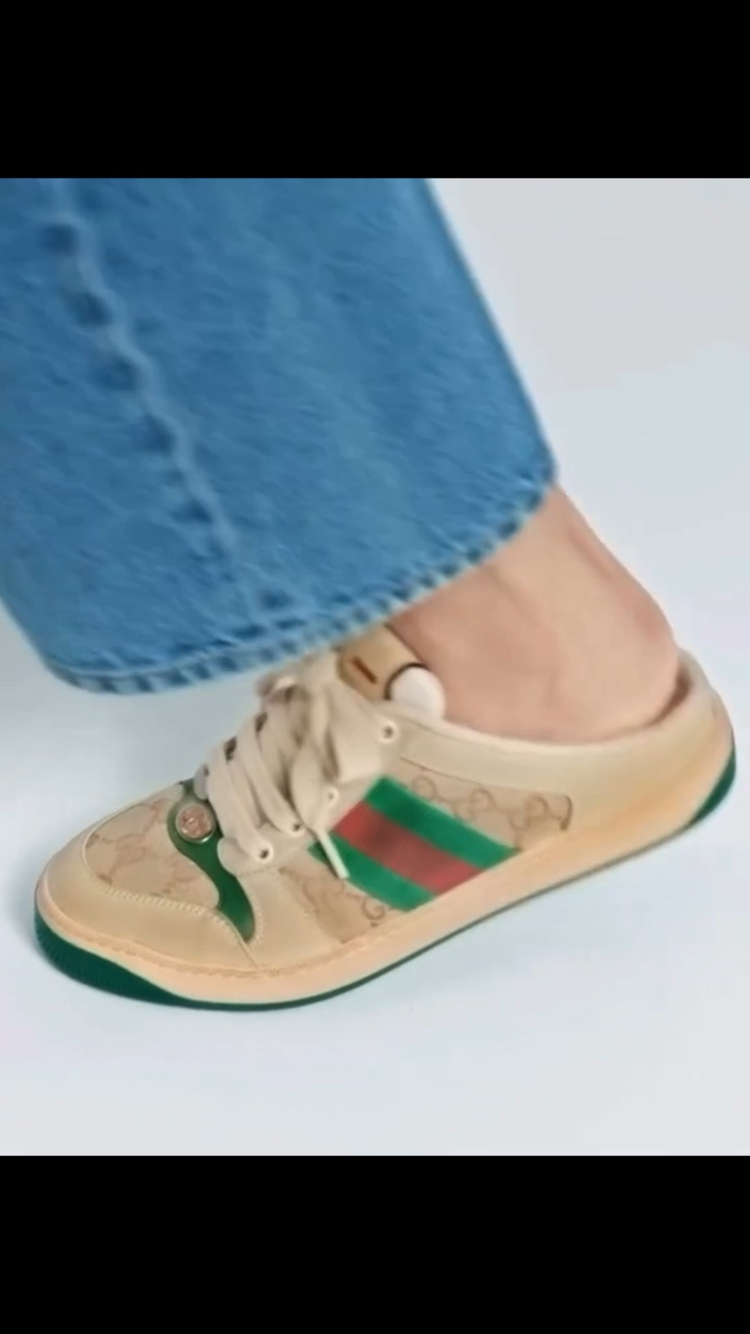 Gucci Screener open-back mules and I’m not exaggerating… these are the ones everyone keeps asking about 👏

Same iconic look, but SO much easier to wear (no laces, no effort 🙌)

If you want the link or options →
Comment “SHOP” and I’ll send it 💌

#gucci #guccisneakers #ltkshoecrush #ltkstyletip #sneakers