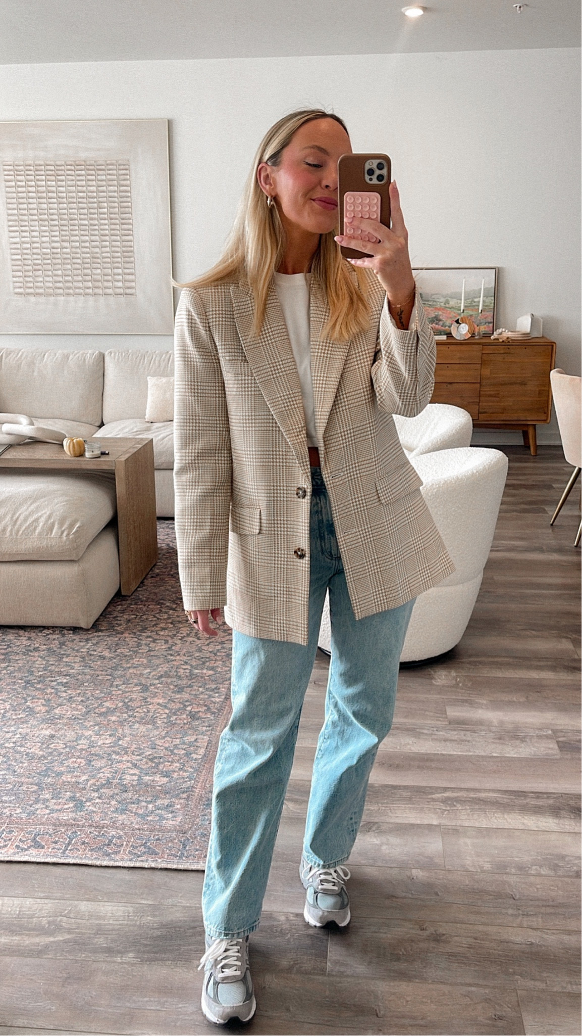 Casual Jeans Outfit

New Balance Sneakers, Chic Blazer Outfit, Revolve Blazer, Neutral Outfit

#LTKshoecrush #LTKSeasonal #LTKstyletip