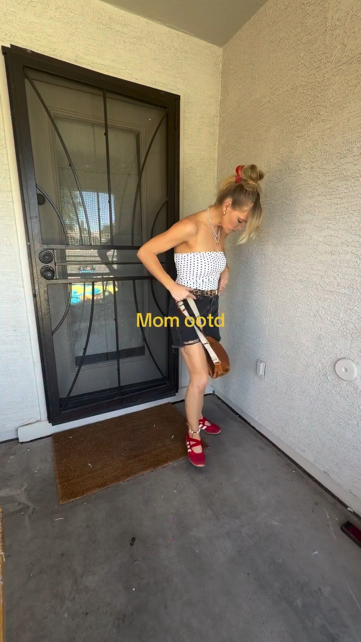 Today. We are polka dotting and tube topping. 

#momoutfit #momclothes #momootd