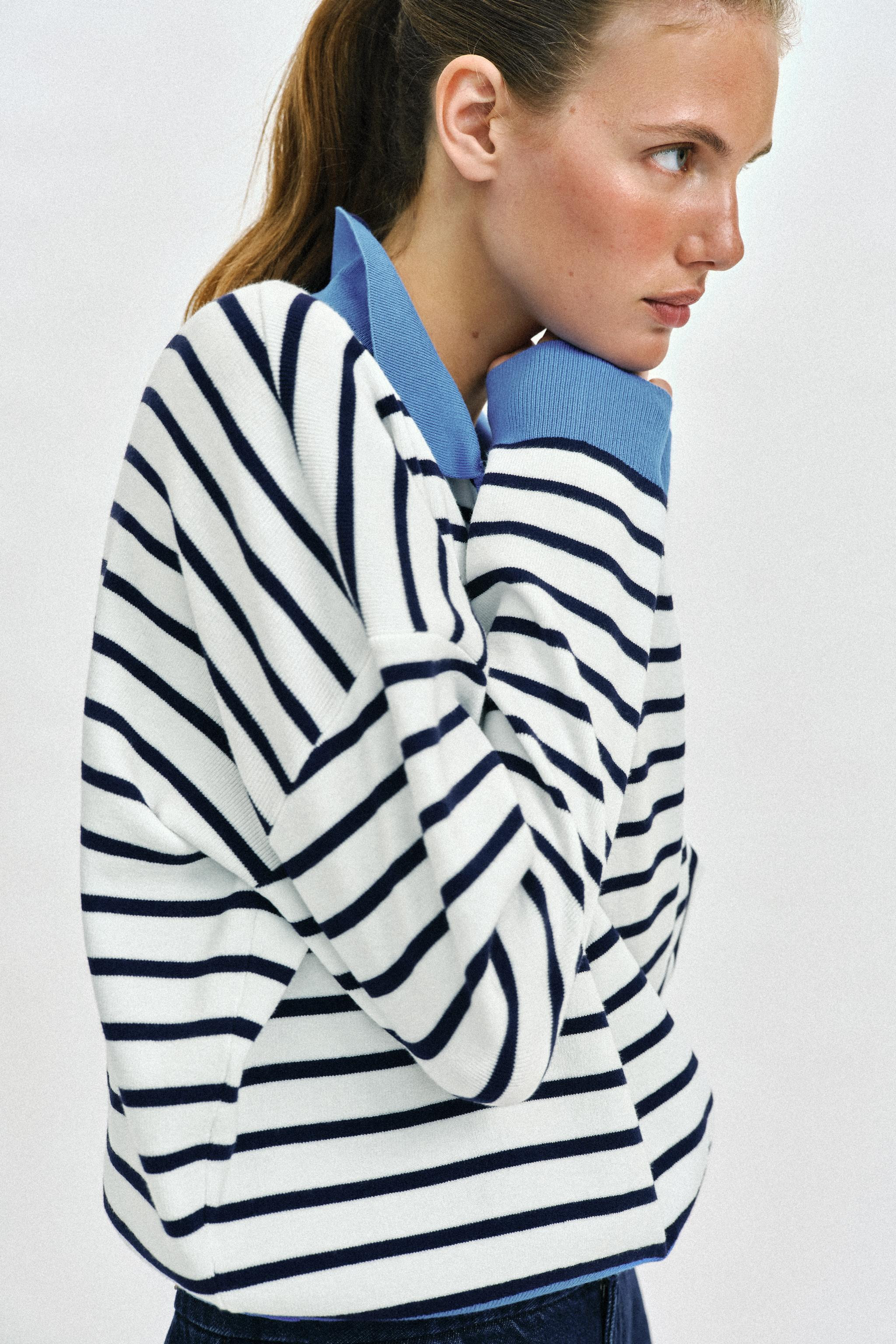 Long sleeve polo neck jumper. Front zip closure. | Zara US