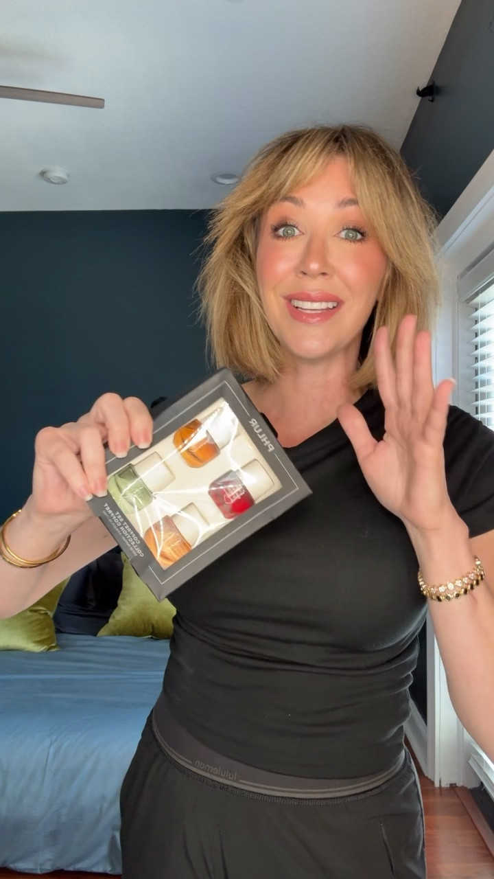 I am loving the Phlur mini sample set. I love having options for different scents depending on my mood. These are limited edition, so don’t wait on them. 
@PHLUR  @Sephora #phlur #phlurfragrances #phluratsephora #wearwhatstrue #phlurpartner

#LTKgrwm #LTKBeauty