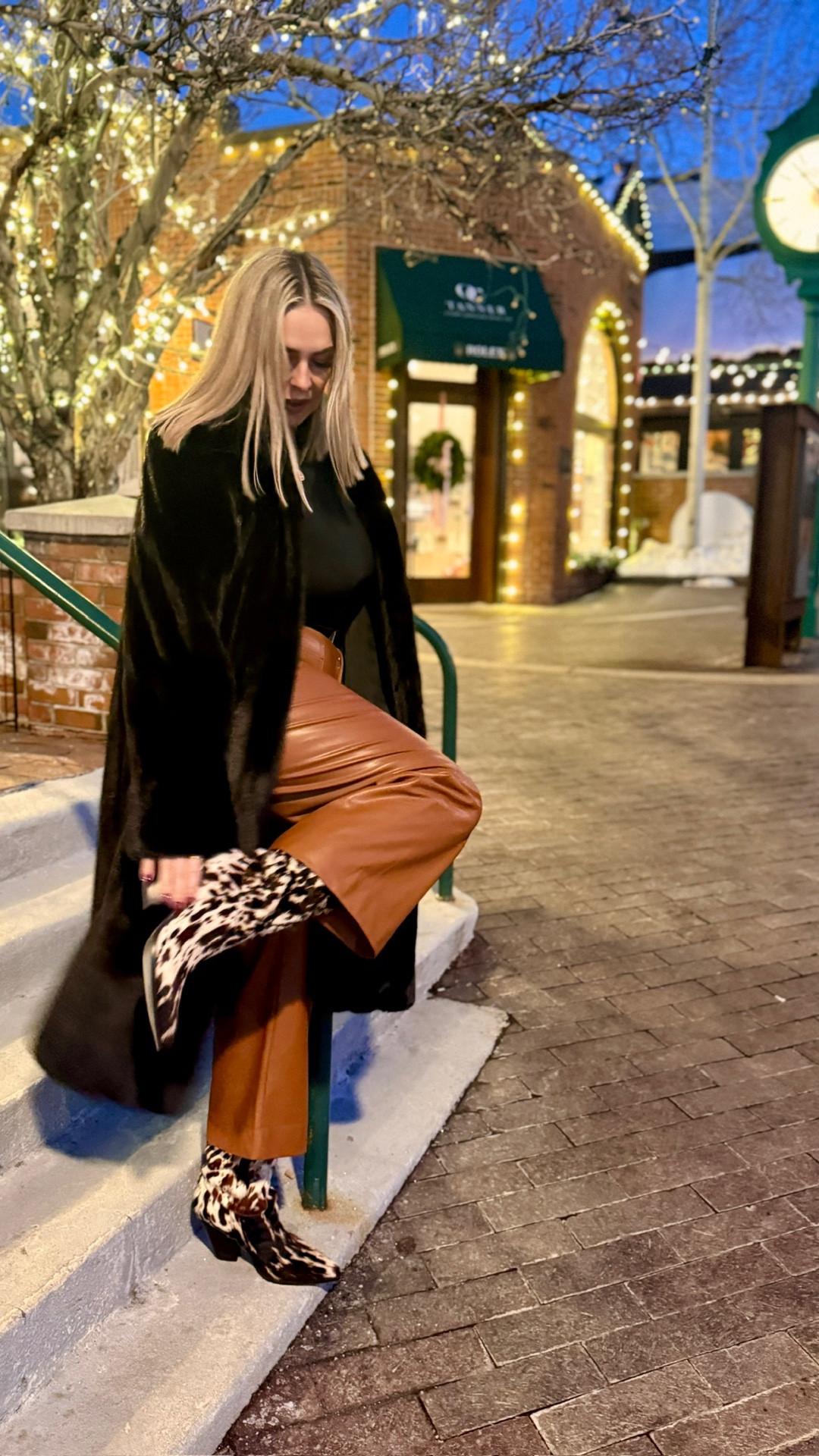 Winters in full swing and I’m here for it❄️🖤🤎

Comment Link for the 🔗🔗

#winterfashion -
#midsizefashion #ootn #ootd #grwm 

#LTKootd #LTKgrwm #LTKMidsize