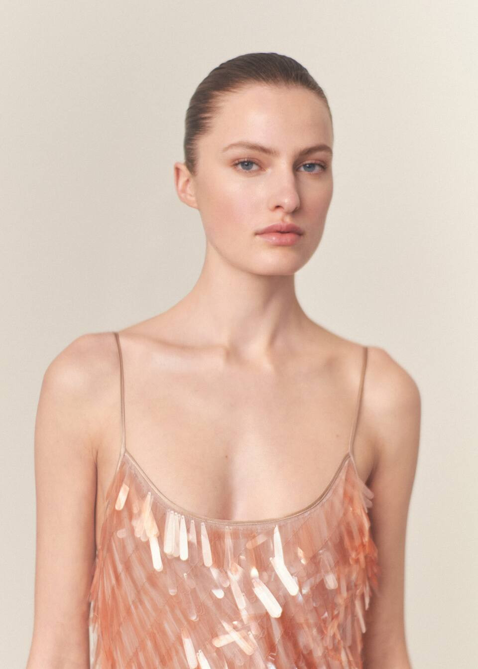 Low-cut teardrop sequin dress -  Women | Mango USA | MANGO (US)