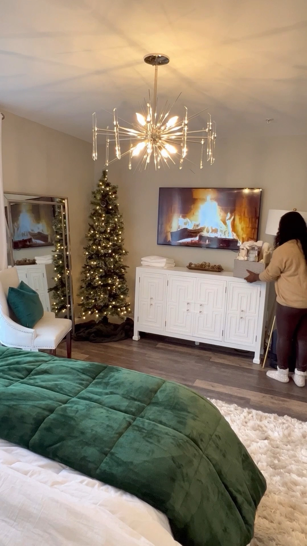Get your guest bedroom ready for the holidays! Whether you’re hosting family or just wanna give it a festive touch these Christmas bedroom decor finds are perfect for the season.

#LTKSaleAlert #LTKHoliday #LTKHome