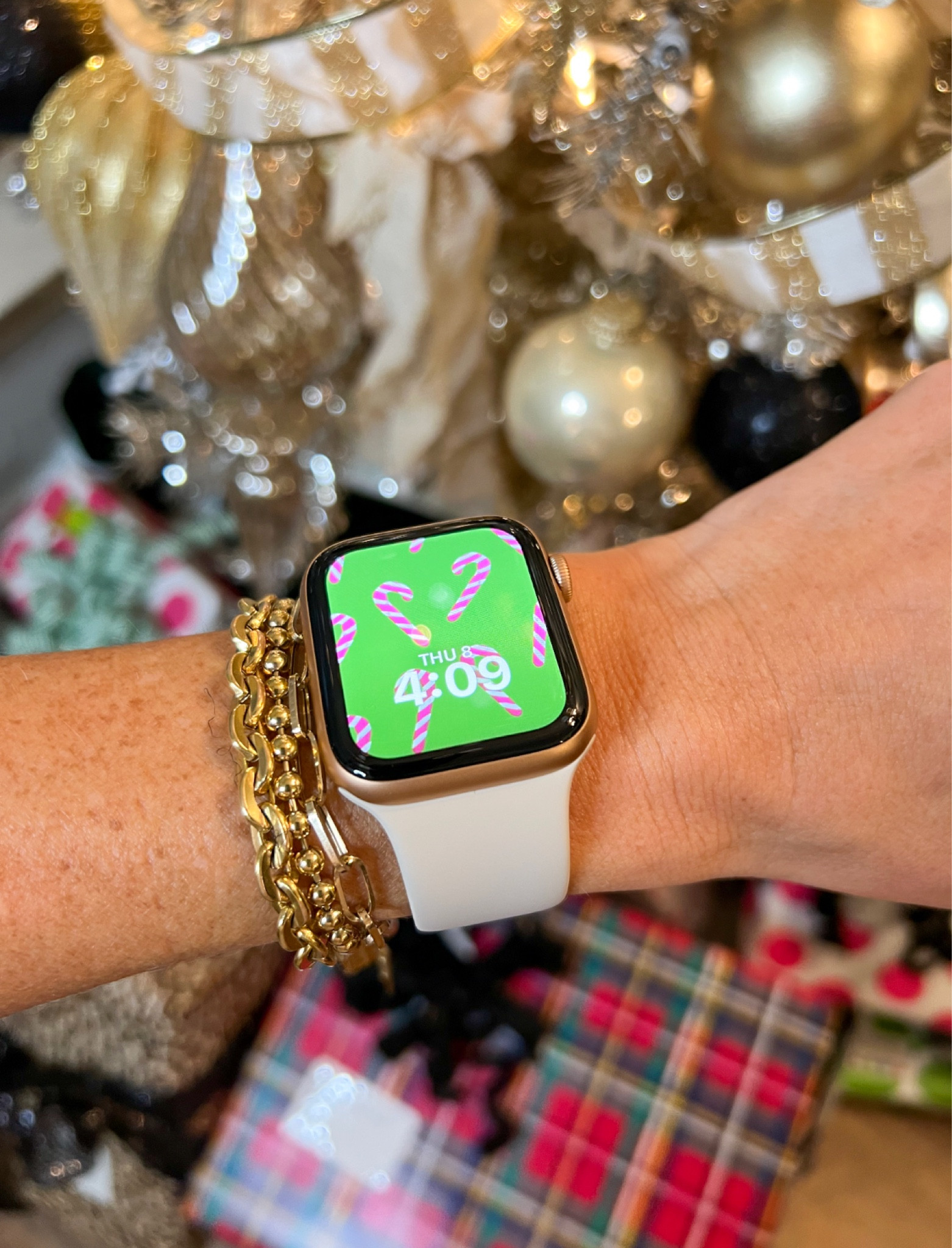 Walmart holiday deals, Apple Watch sale! 

#LTKGiftGuide #LTKsalealert #LTKHolidaySale