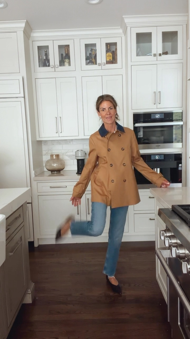 On sale fits true to size perfect add to your fall wardrobe. I am 5'7" tall wearing a size small or 4. 
@Boden (US)