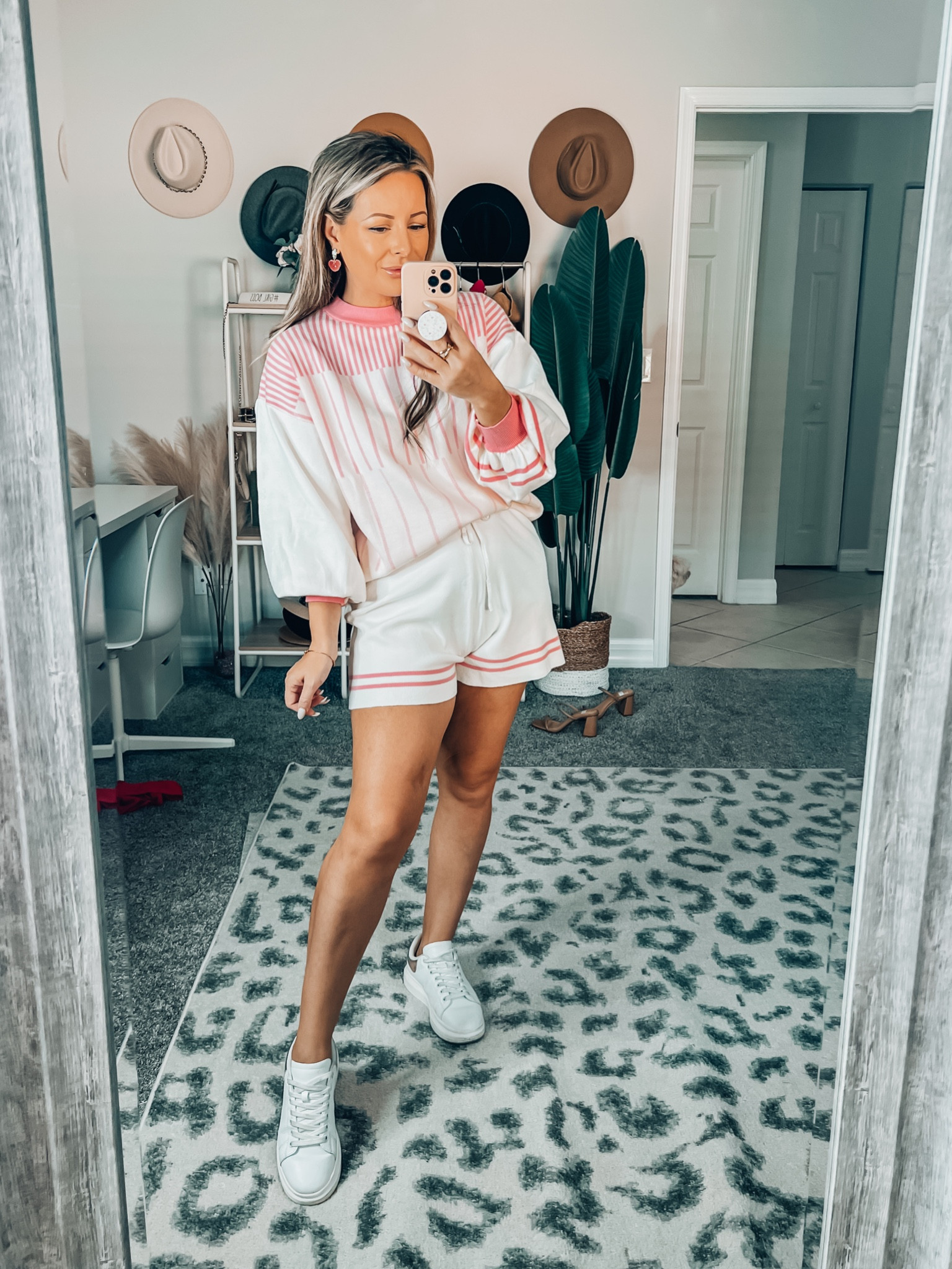 Valentine’s Day chic loungewear set // thick sweater material , such a good set. Under $50 and available amazon prime 

#LTKfindsunder50 #LTKSeasonal #LTKMostLoved