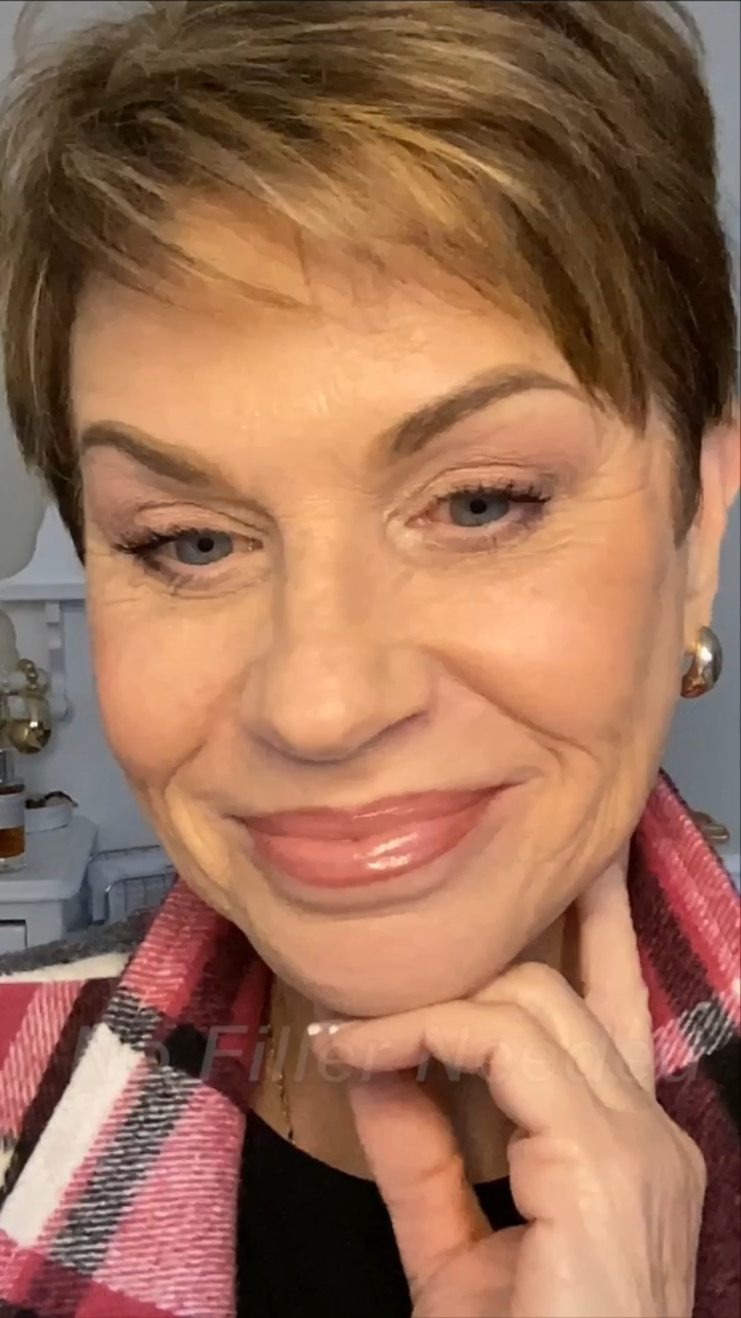 My easy lip-contour steps:
• Line slightly over the Cupid’s bow and center of the bottom lip
• Apply your favorite lip shade
• Tap a touch of concealer in the center of the lips
• Press (smush 😉) lips together
• Finish with gloss for fullness and shine

Simple tricks. No filler. Just smart makeup 💄
(Everything I use is linked here.)

#LTKOver40 #LTKBeauty #LTKgrwm