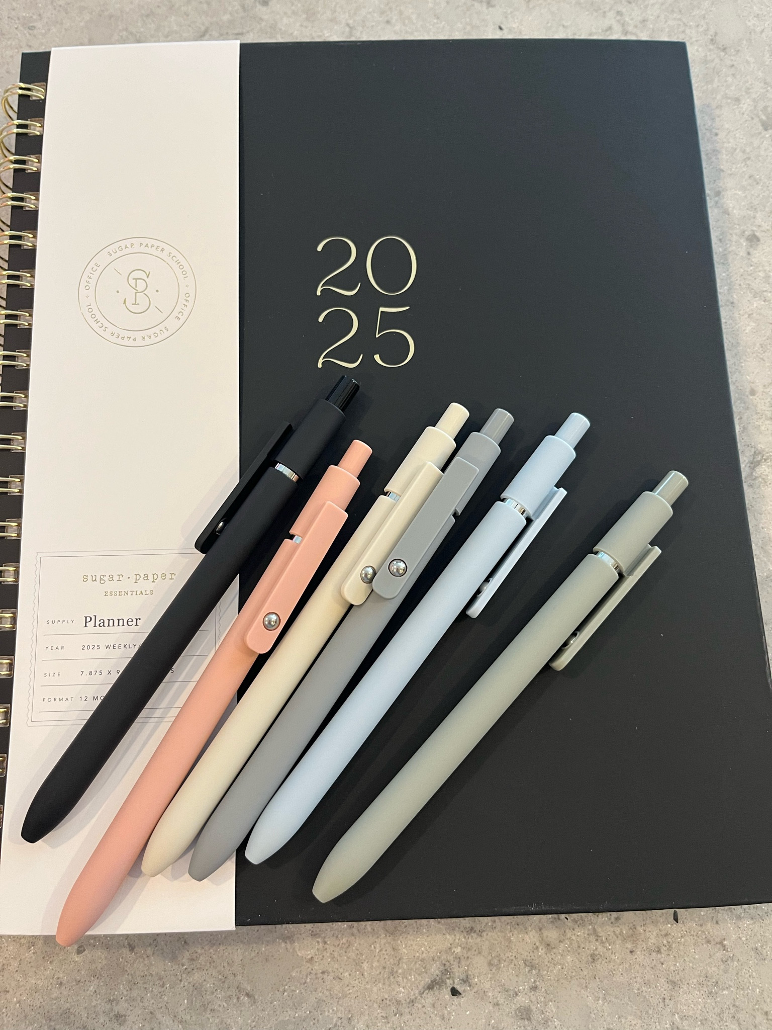 Planner & pens!!! Starting 2025 off by getting organized ✍️